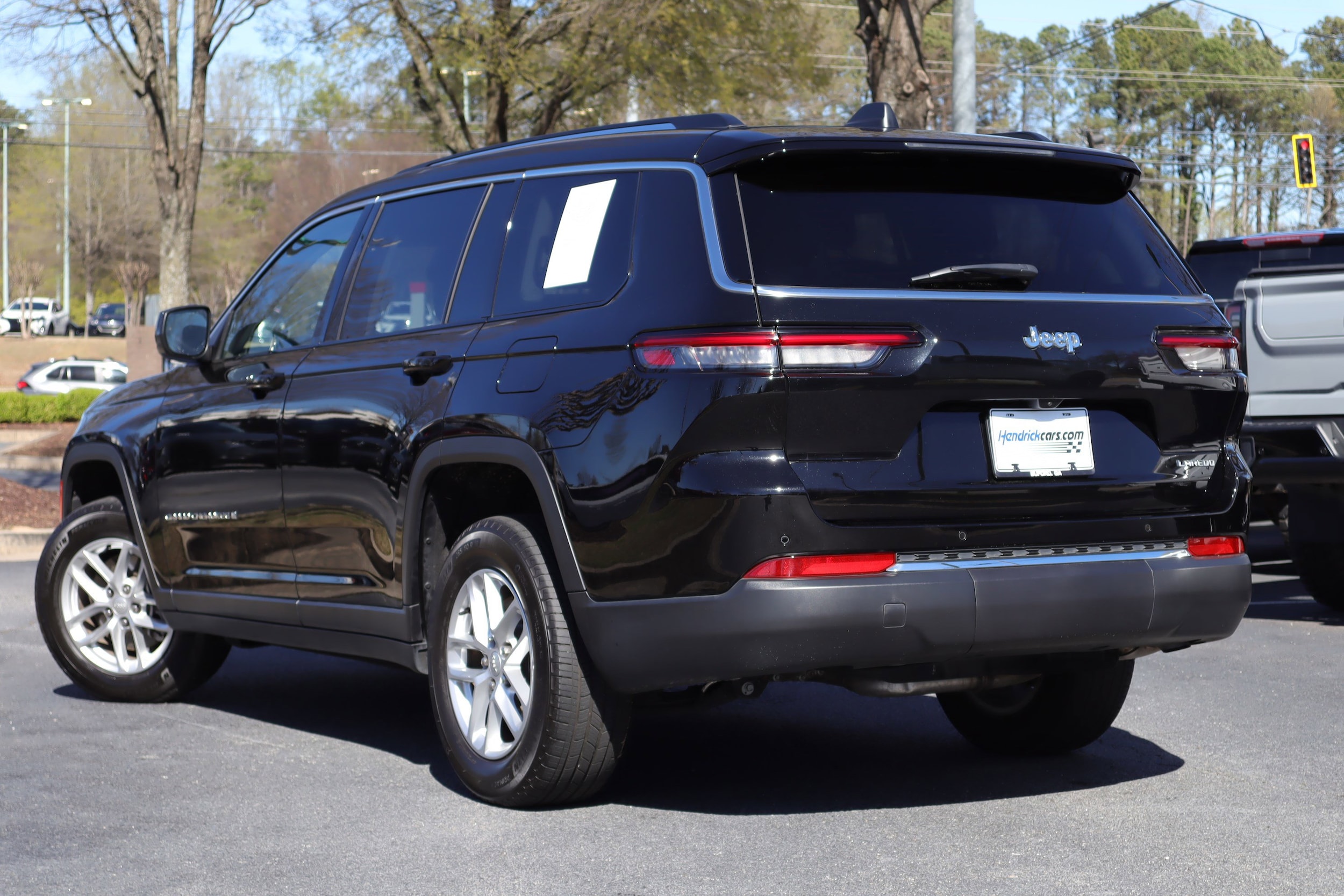 2023 Jeep Grand Cherokee L Laredo photo 2
