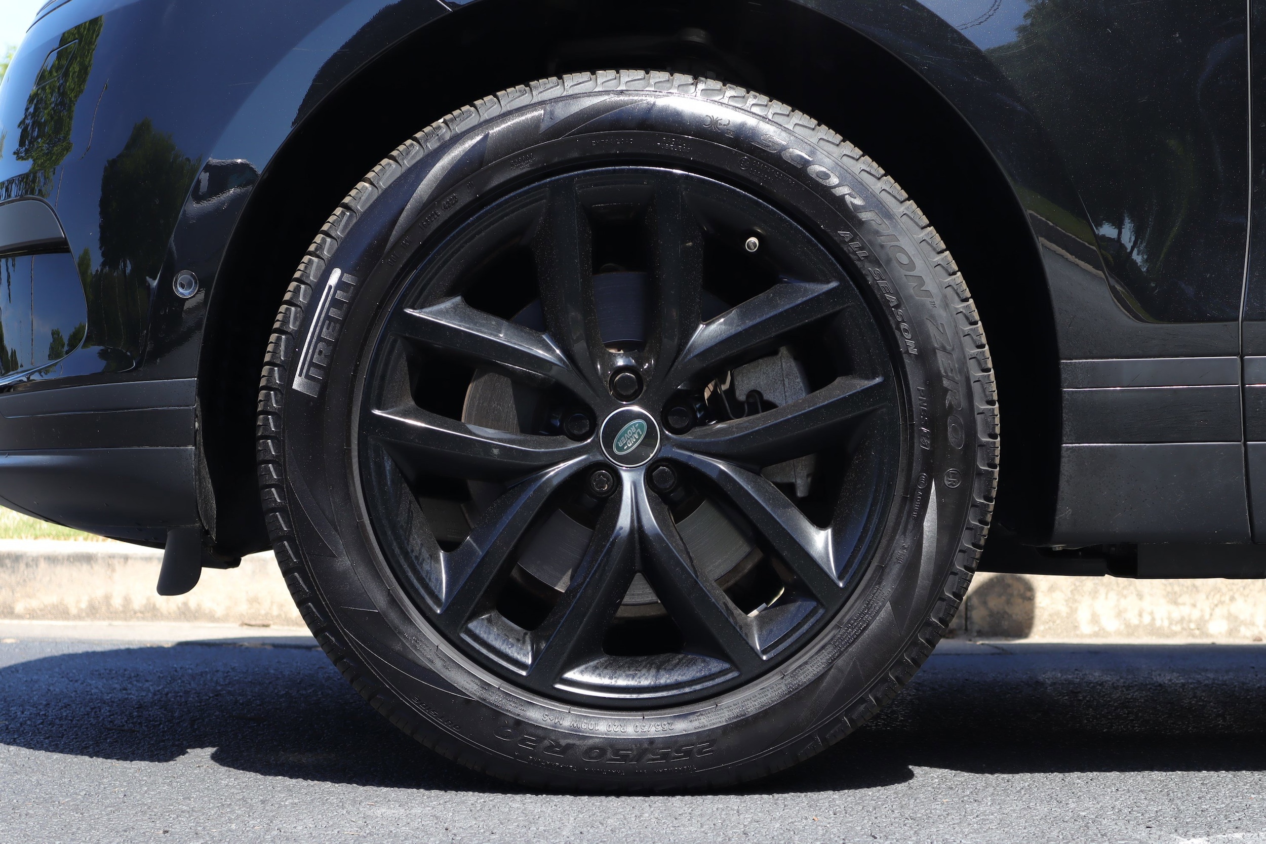 2024 Land Rover Range Rover Velar S photo 4