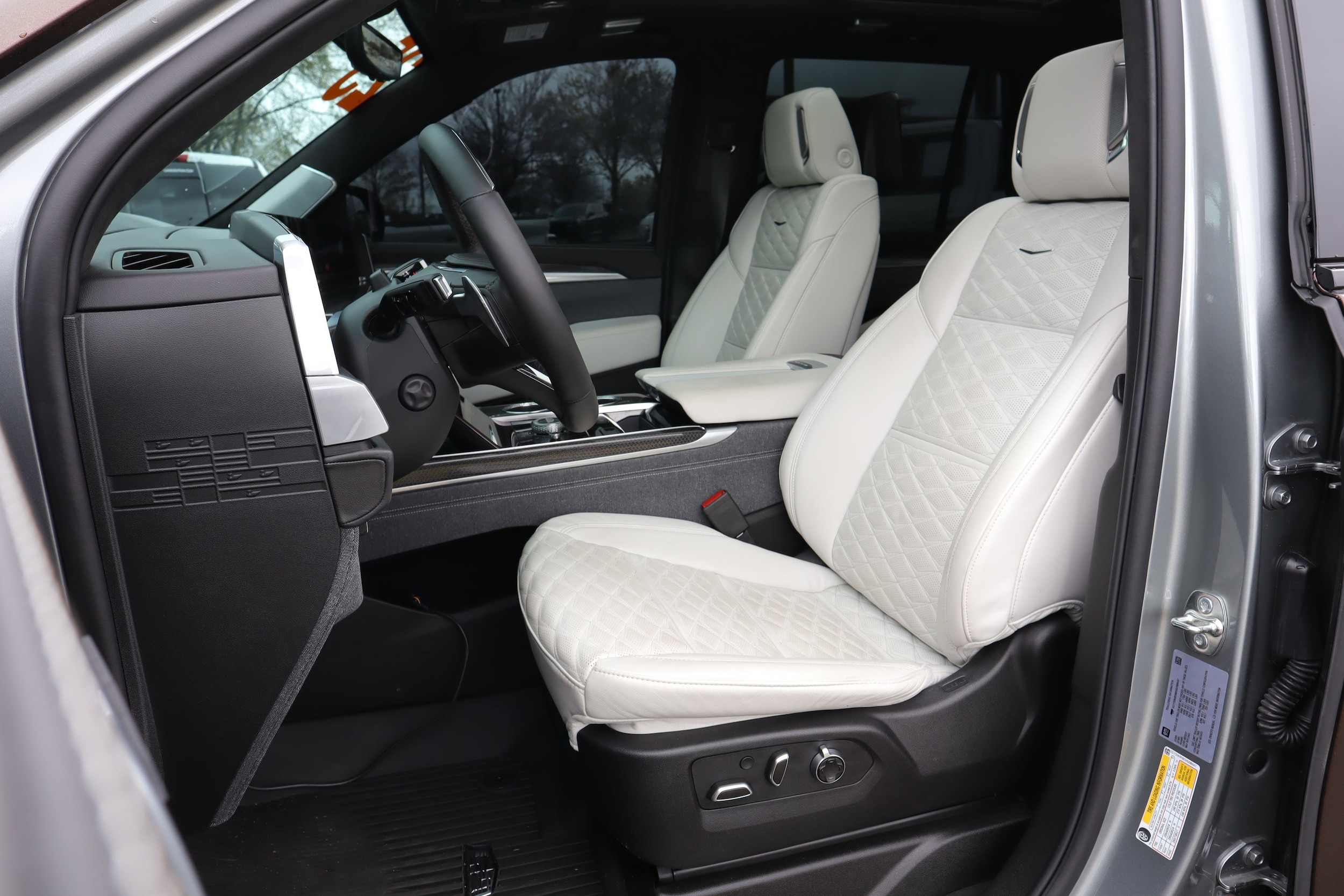 2025 CADILLAC Escalade AWD V-Series photo 3