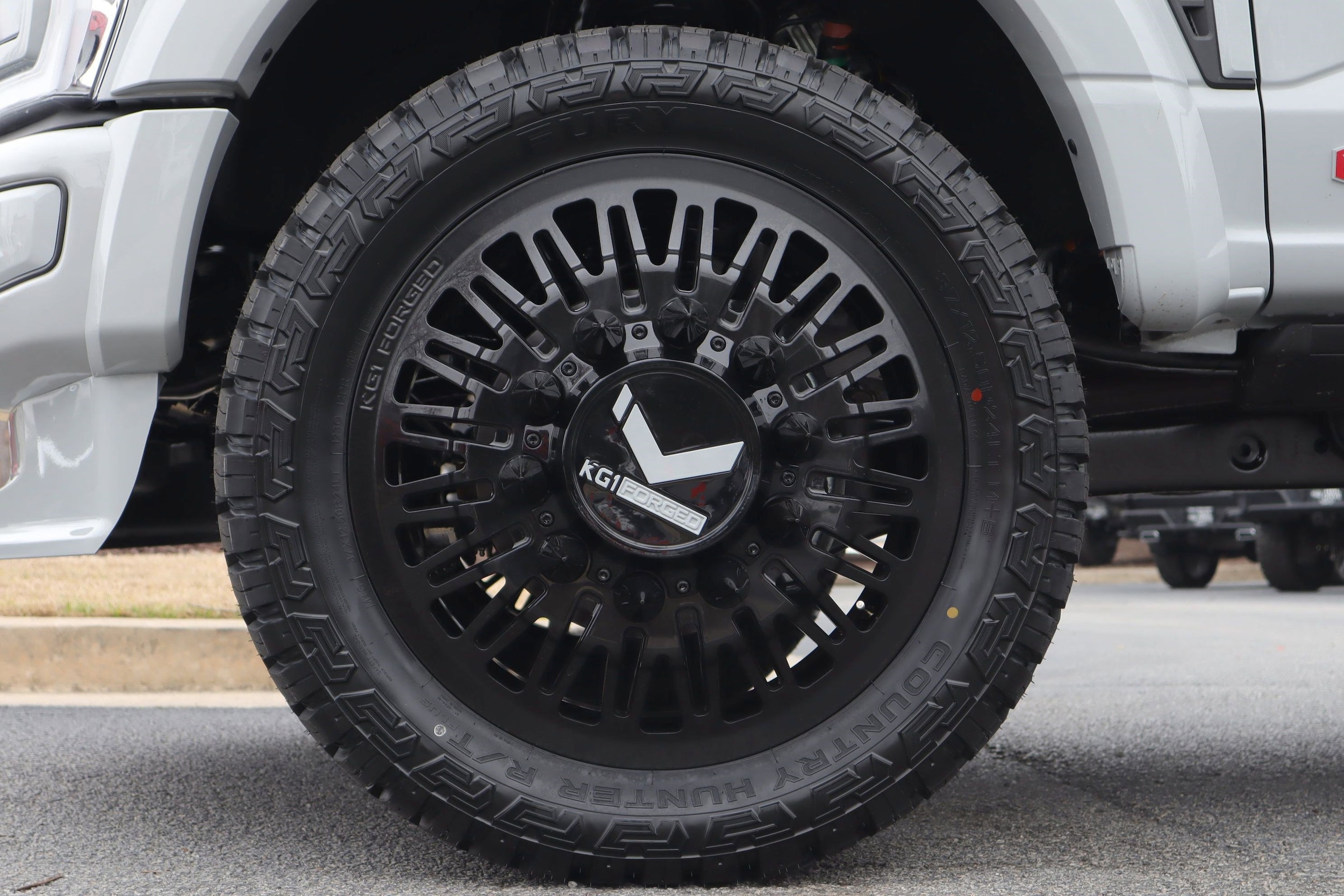 2026 Ford Super Duty F-450 DRW Platinum photo 3