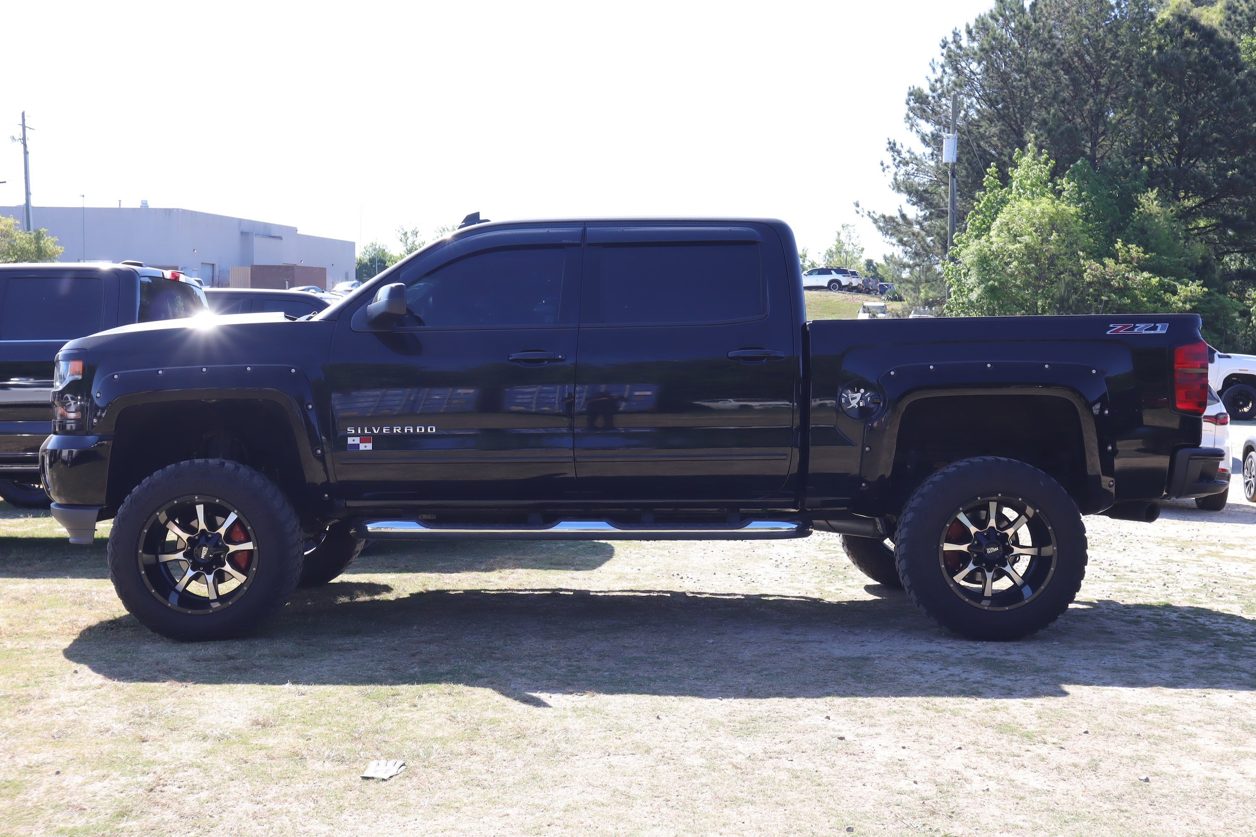 2017 Chevrolet Silverado 1500 LT photo 2