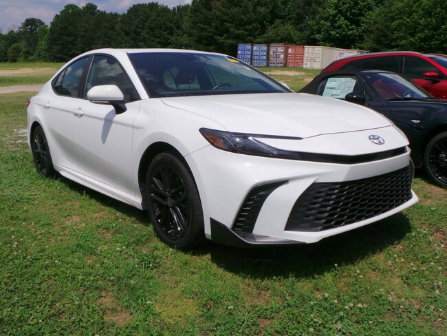 2025 Toyota Camry SE Sedan