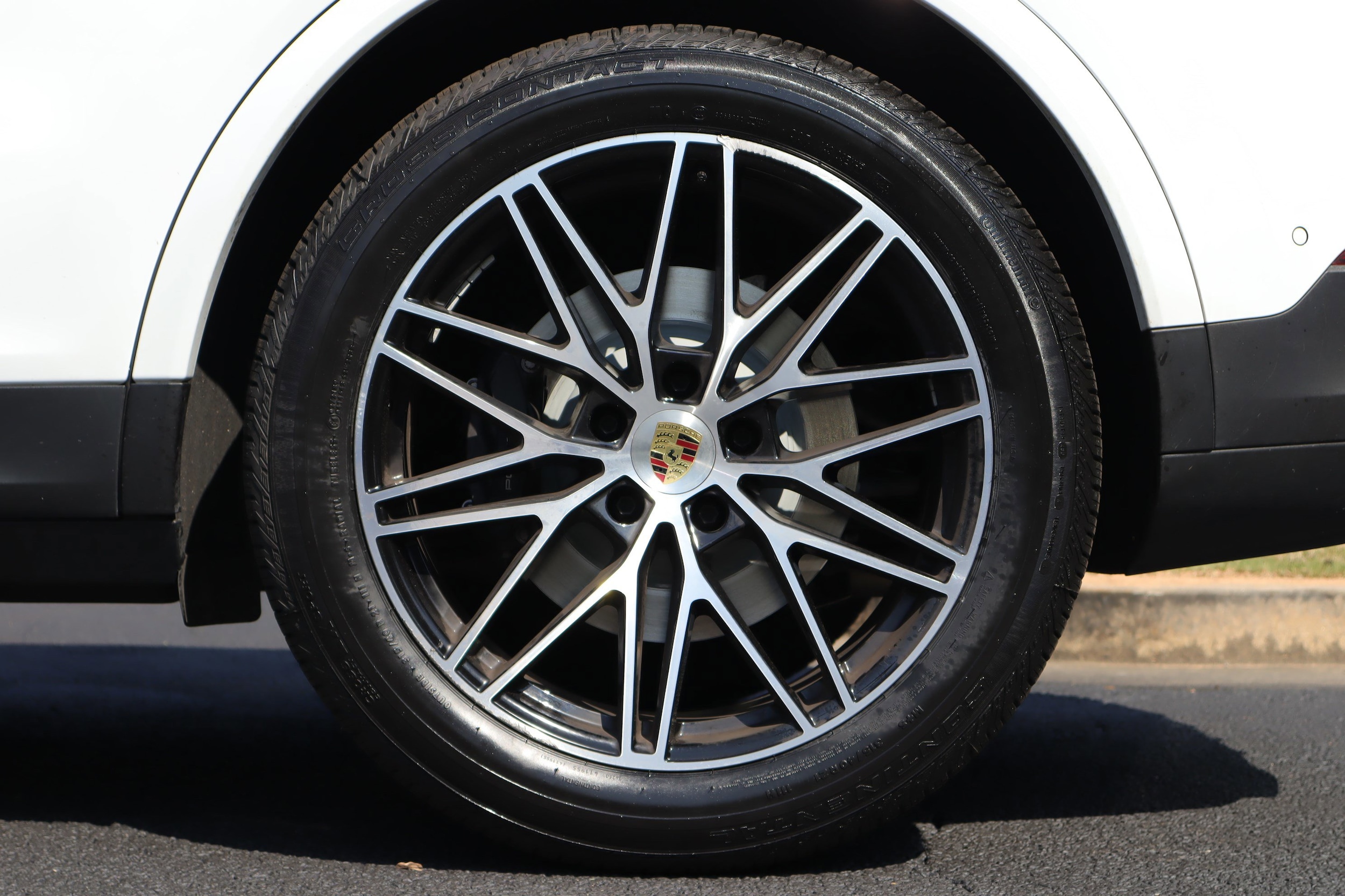 2024 Porsche Cayenne photo 4