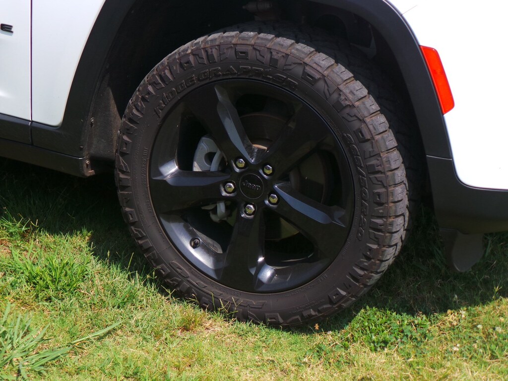 Used 2023 Jeep Grand Cherokee Altitude SUV