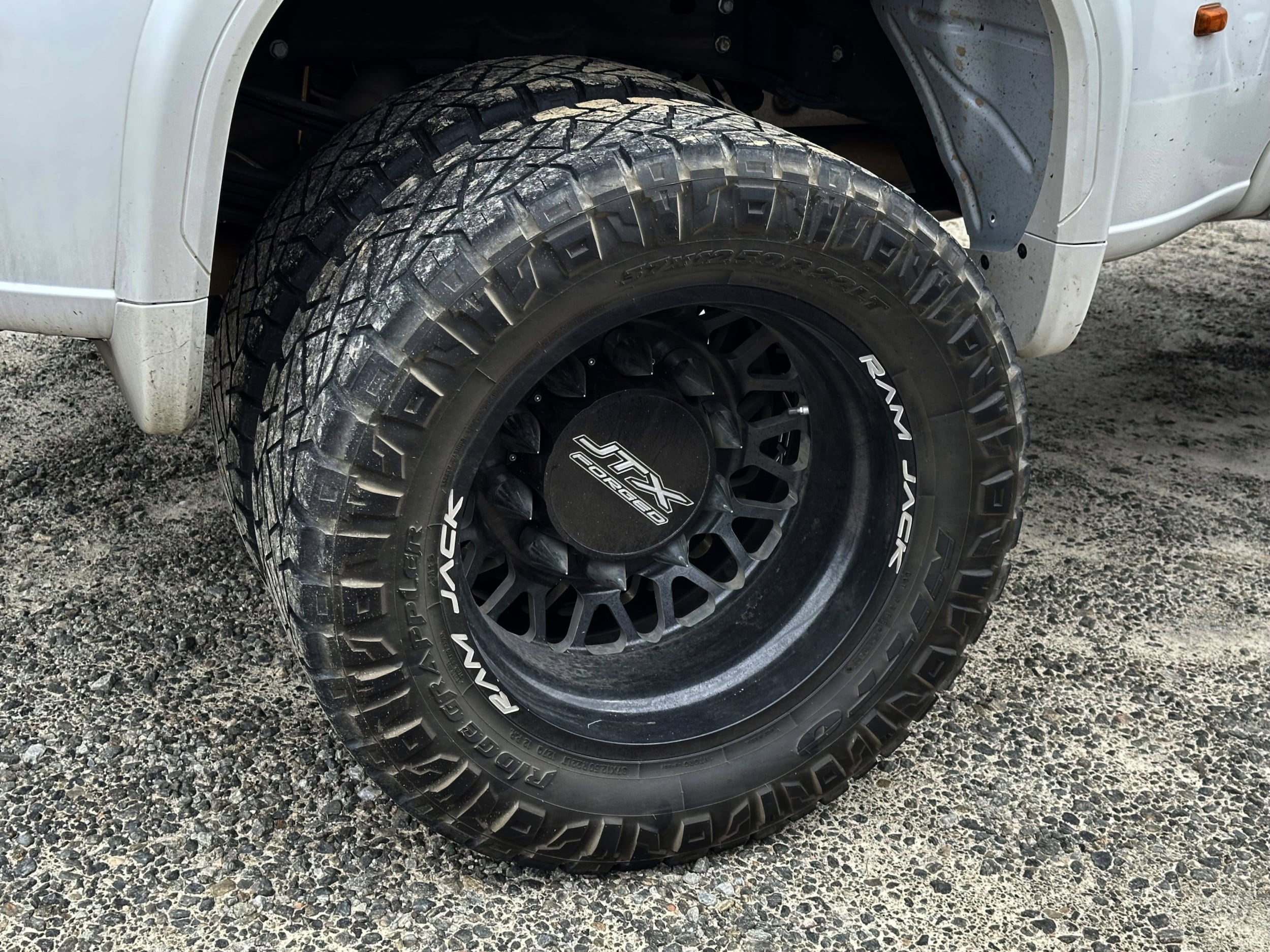 2021 GMC Sierra 3500HD Denali photo 3