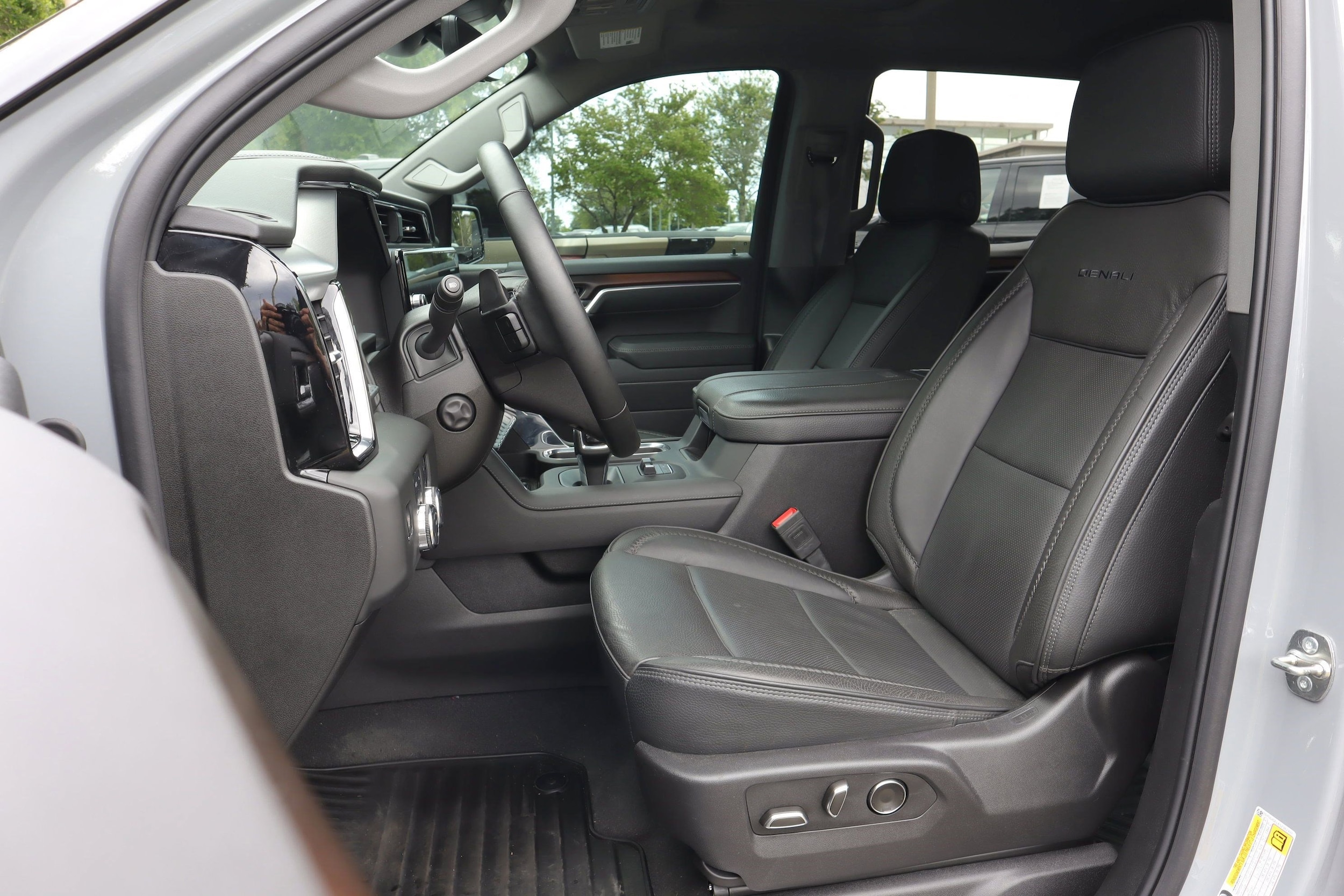 2025 GMC Sierra 1500 Denali photo 3