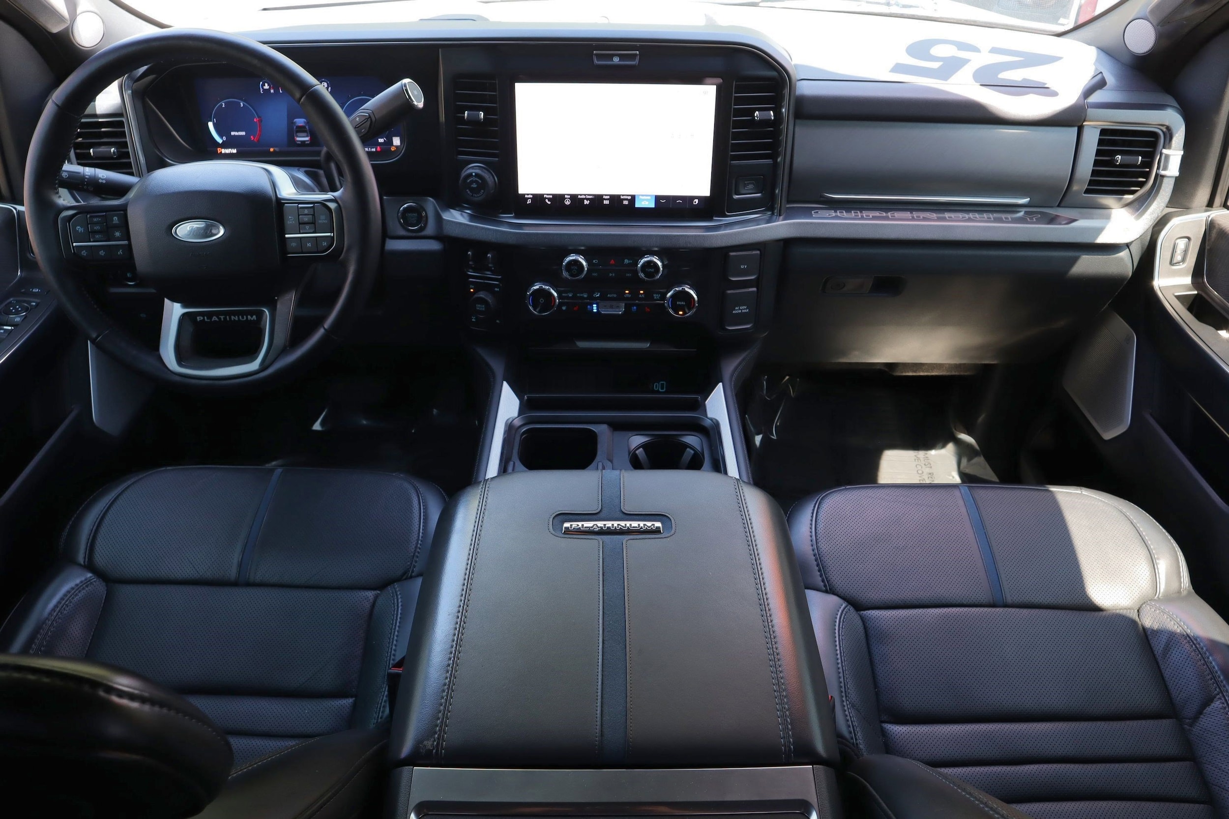 2025 Ford Super Duty F-250 SRW Platinum photo 5