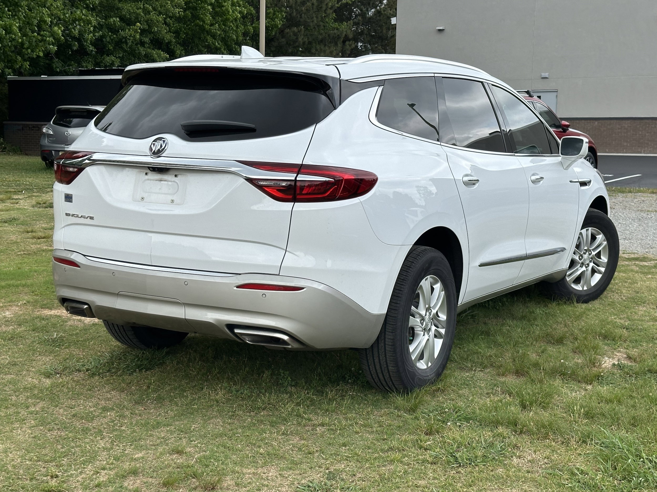 2020 Buick Enclave Essence photo 3