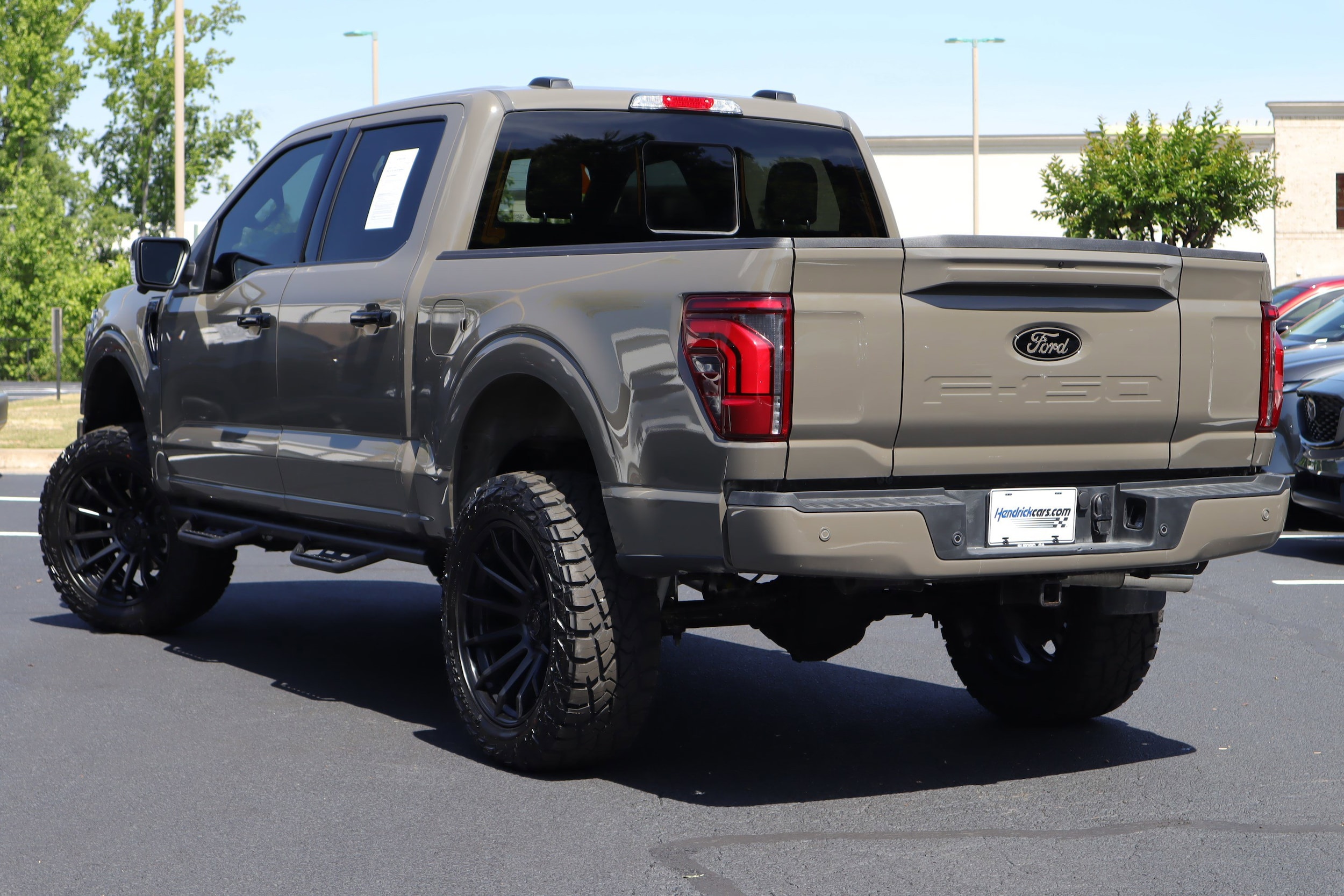 2025 Ford F-150 LARIAT photo 2
