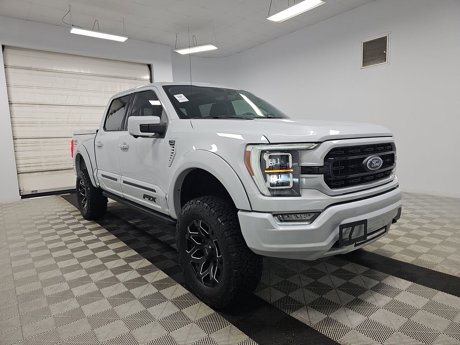 2021 Ford F-150 LARIAT photo 2