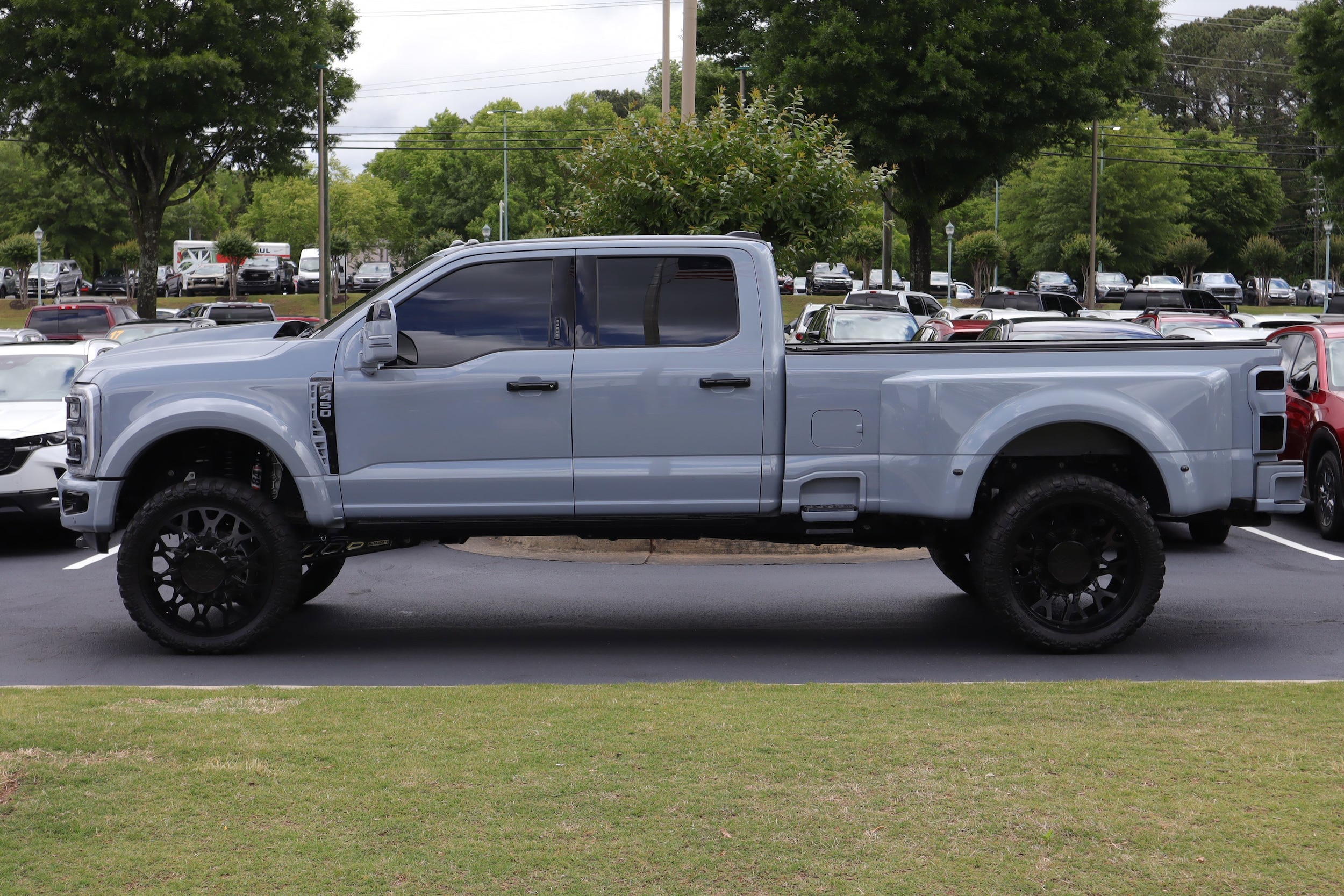 2024 Ford Super Duty F-450 DRW Platinum photo 4