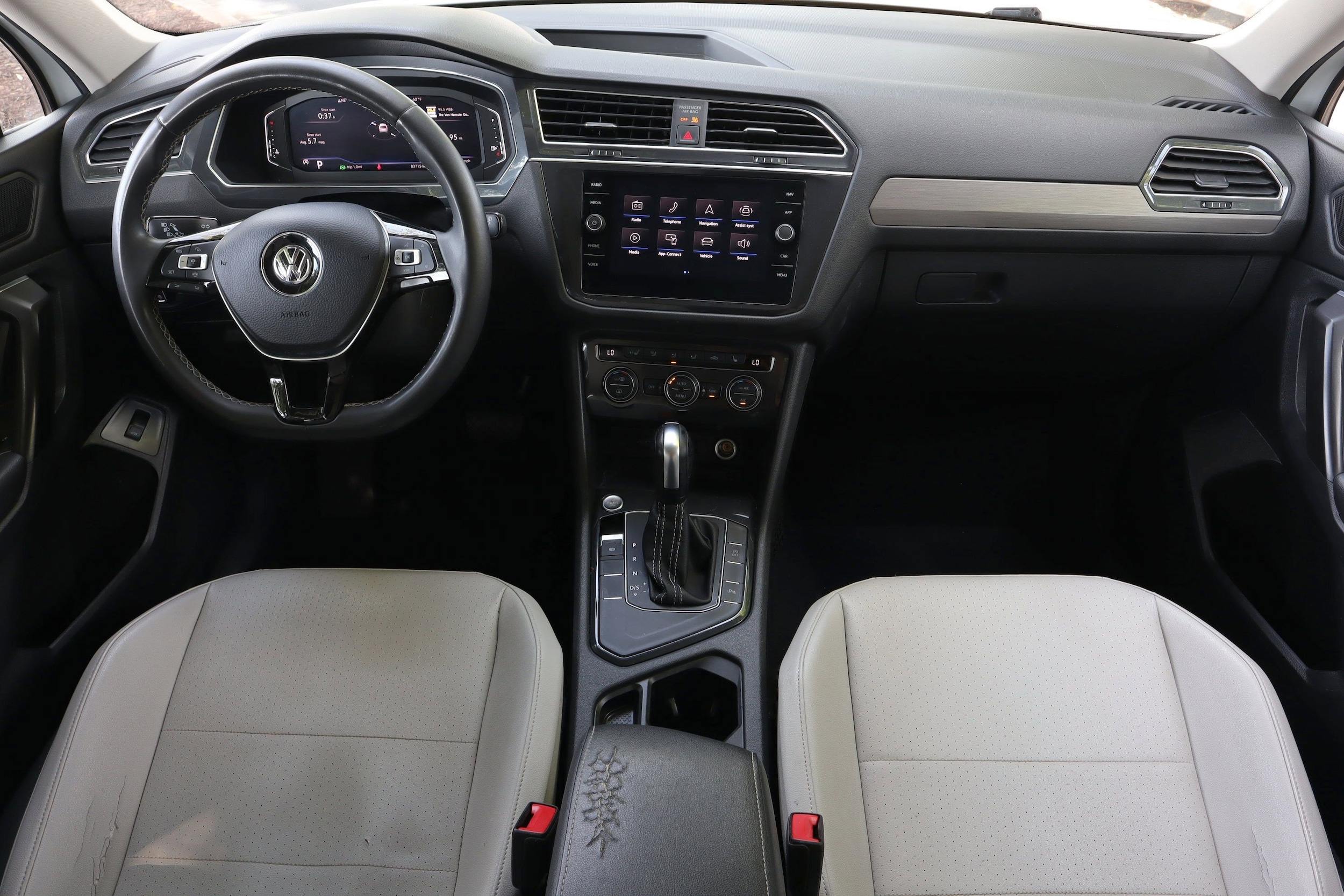 2021 Volkswagen Tiguan SEL photo 6