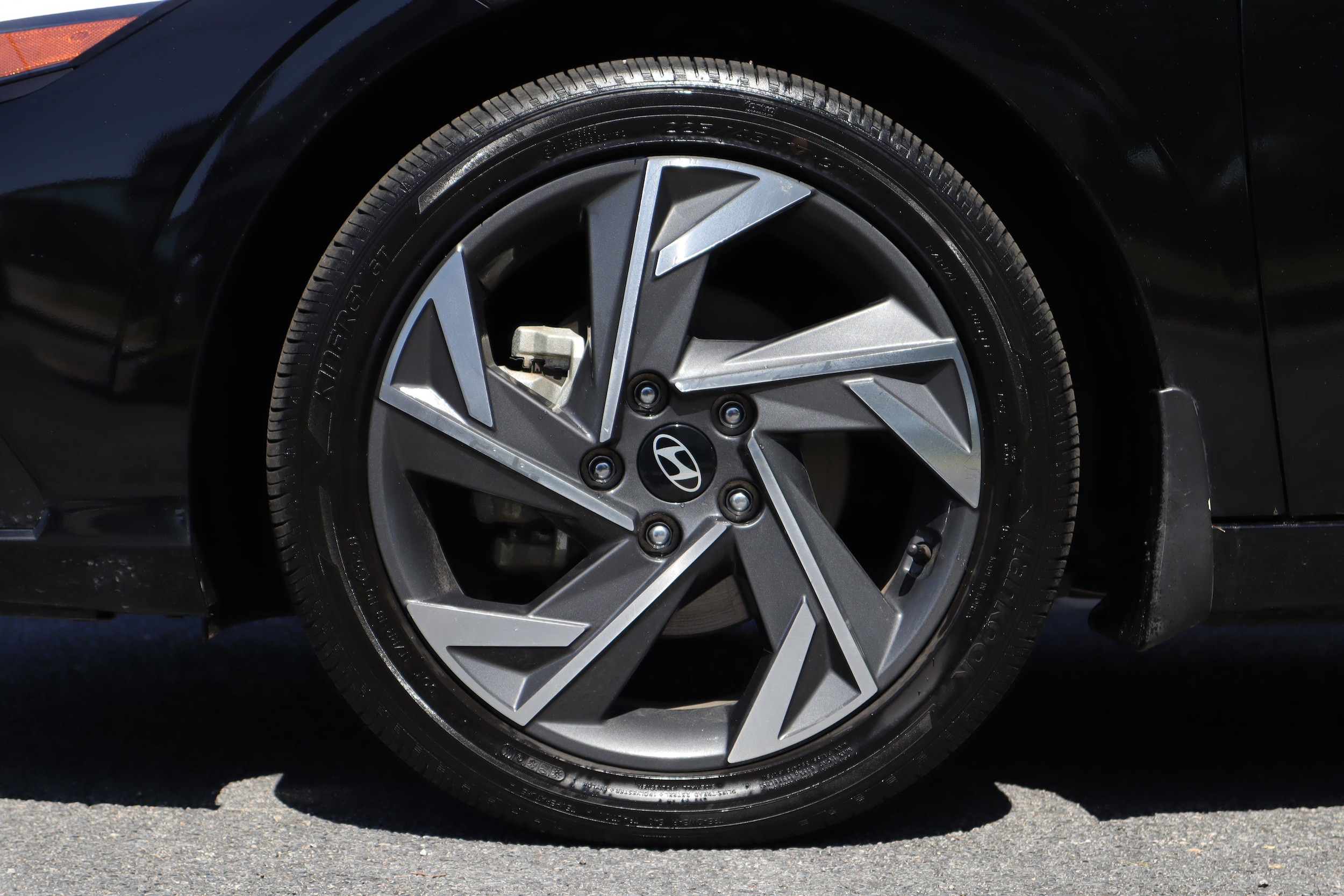 2024 Hyundai Elantra Hybrid Limited photo 5