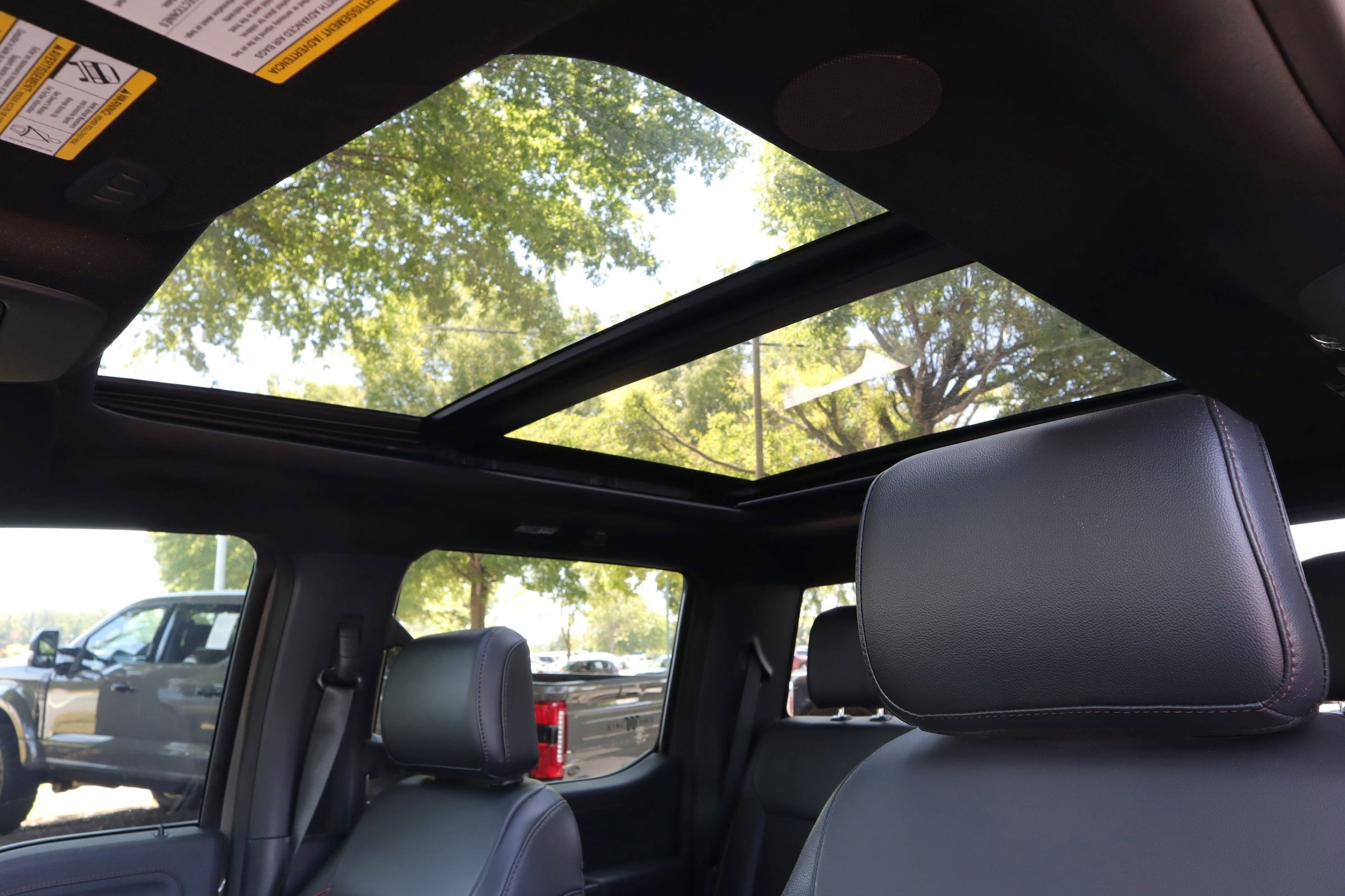 2025 Ford F-150 LARIAT photo 3