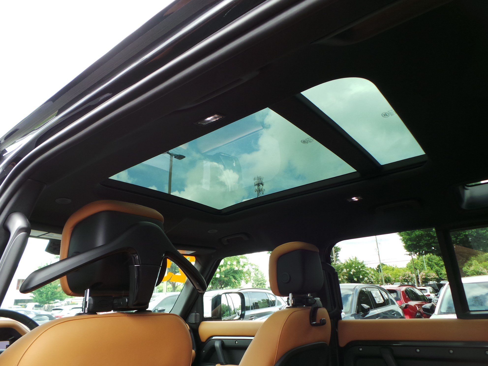 2023 Land Rover Defender V8