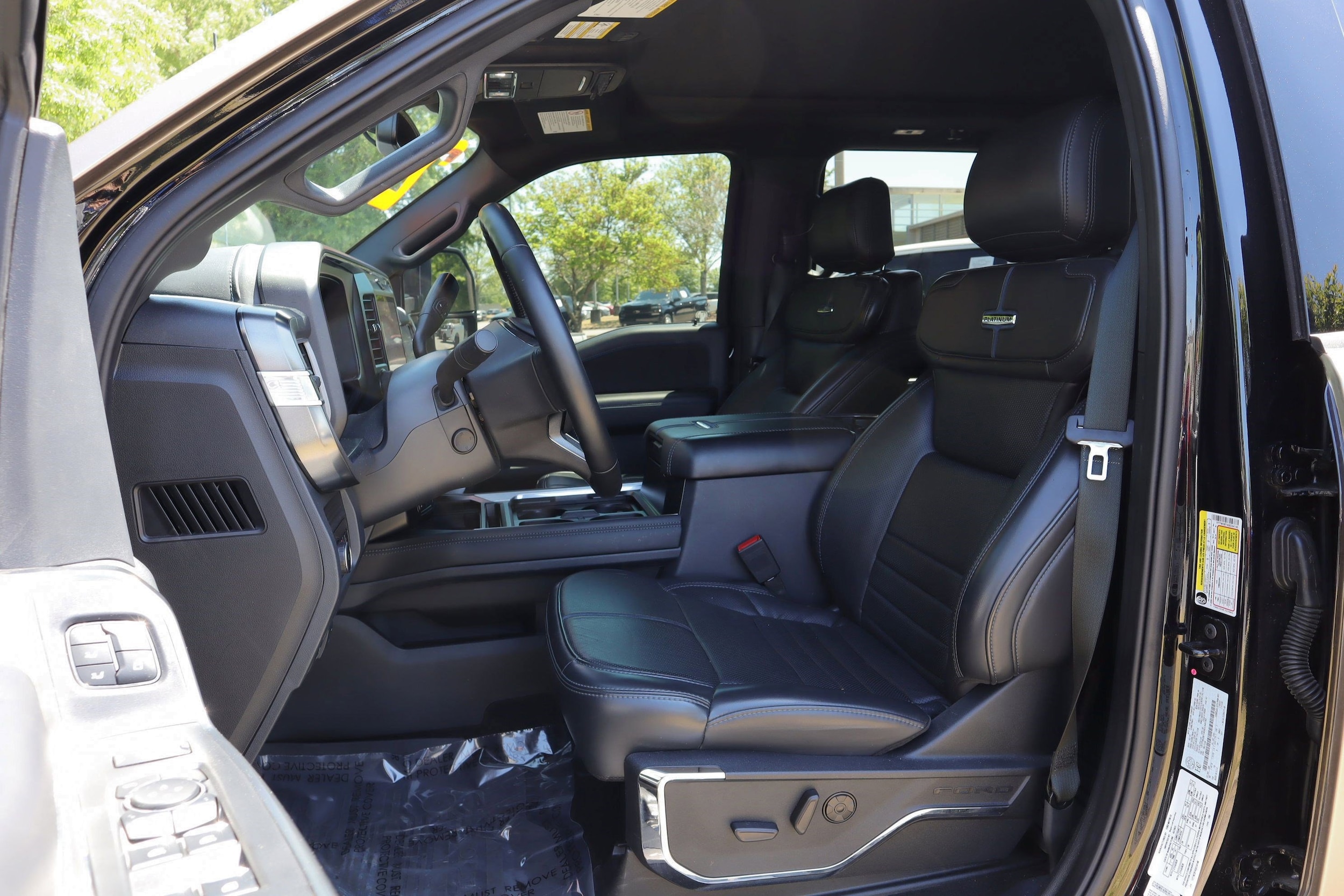 2025 Ford Super Duty F-250 SRW Platinum photo 3