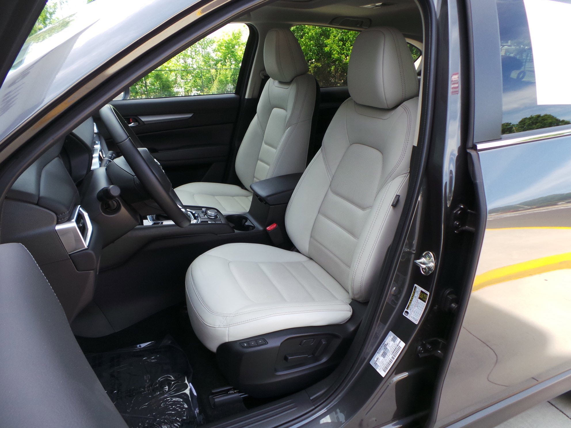 2023 Mazda CX-5 2.5 S Preferred Package photo 3