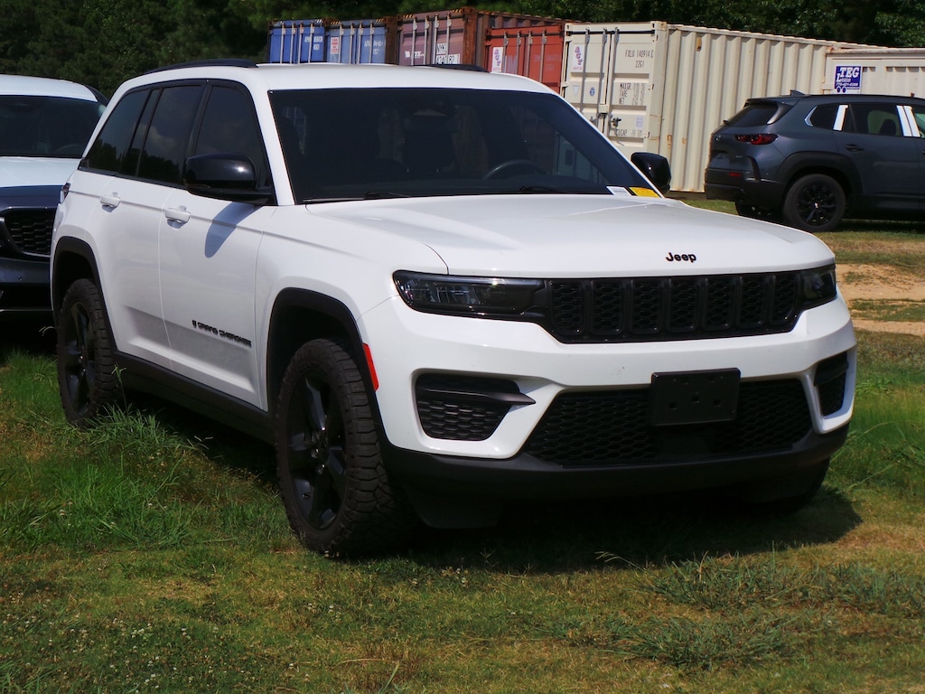 Used 2023 Jeep Grand Cherokee Altitude SUV