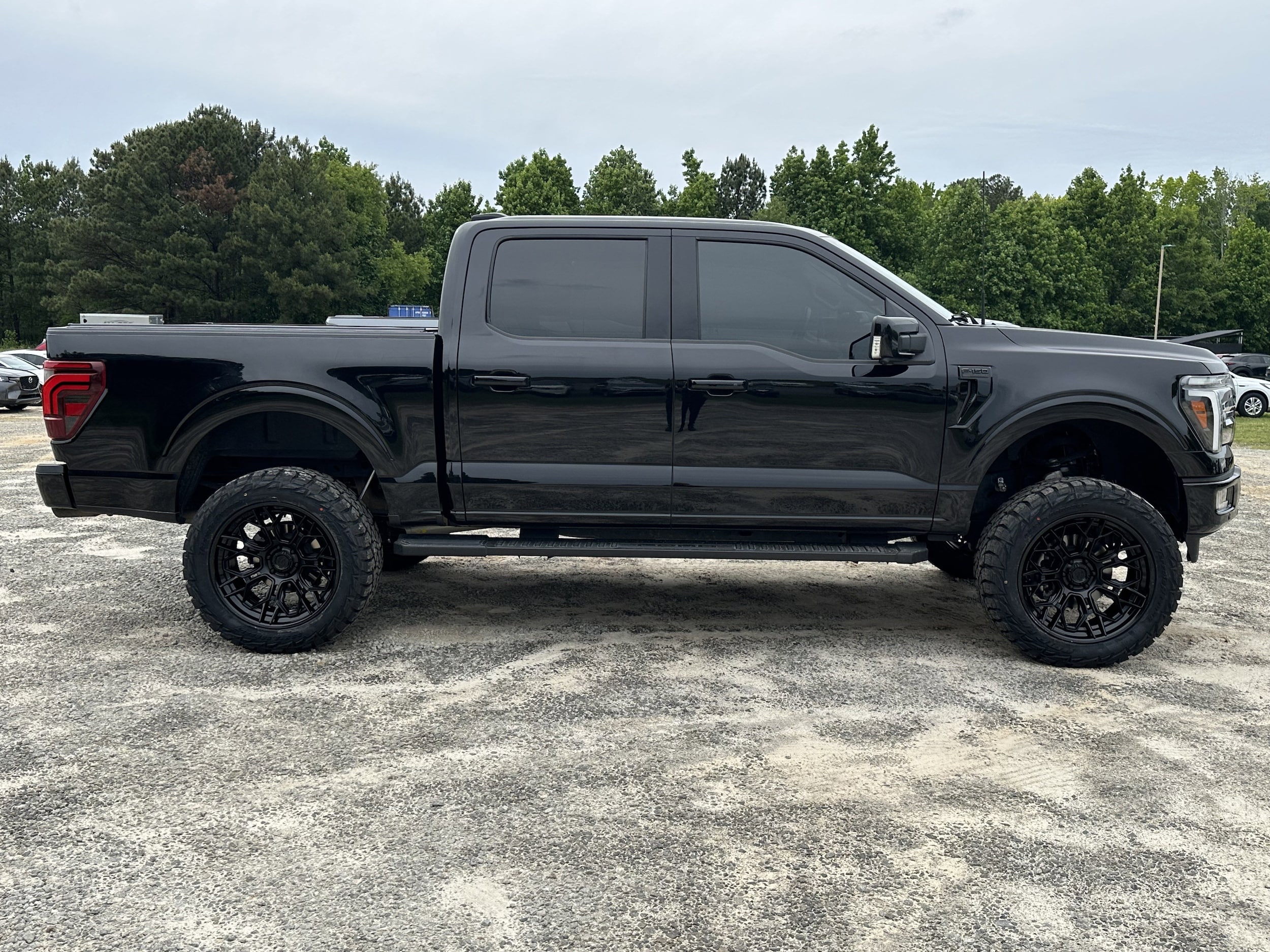 2024 Ford F-150 LARIAT photo 5