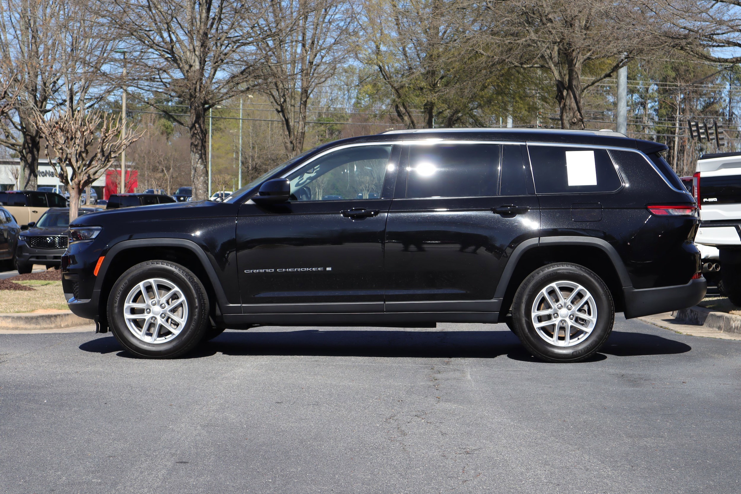 2023 Jeep Grand Cherokee L Laredo photo 4