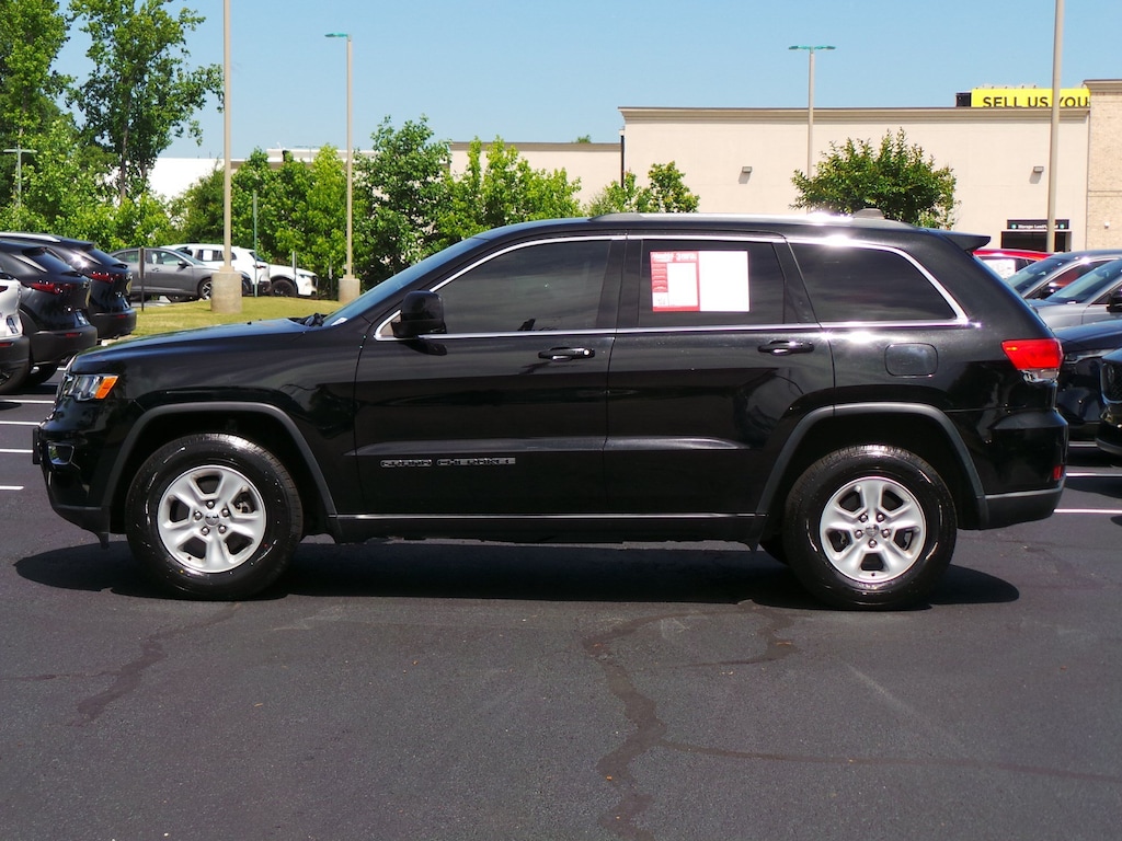 Used 2017 Jeep Grand Cherokee Laredo SUV