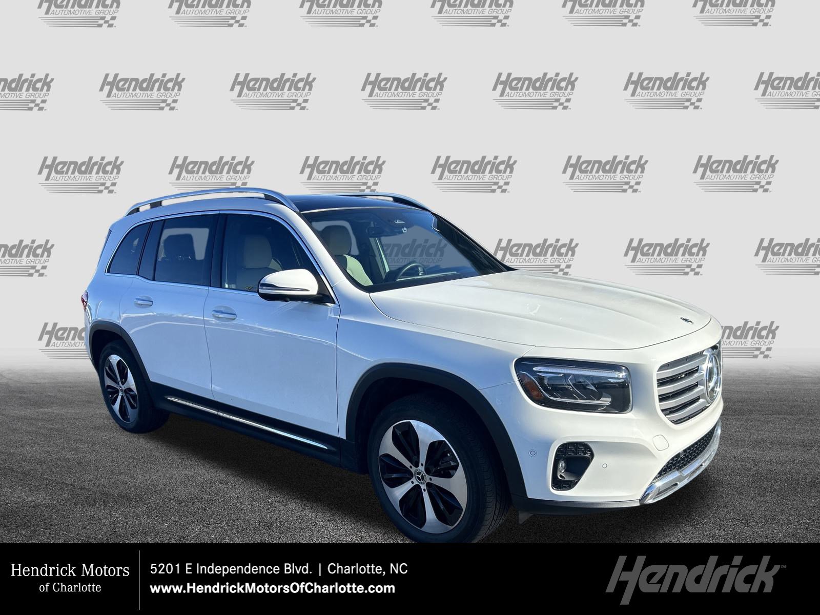 2025 Mercedes-Benz GLB Base's photo