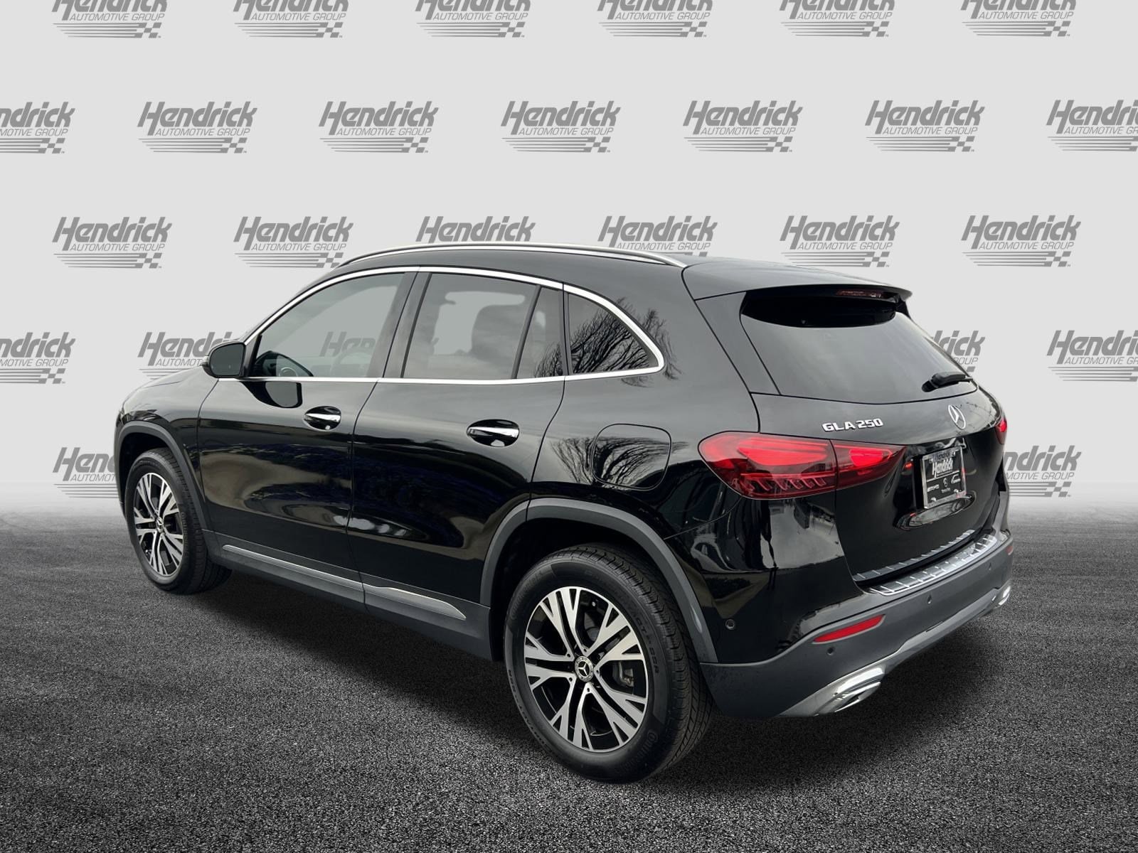 2025 Mercedes-Benz GLA 250 photo 3