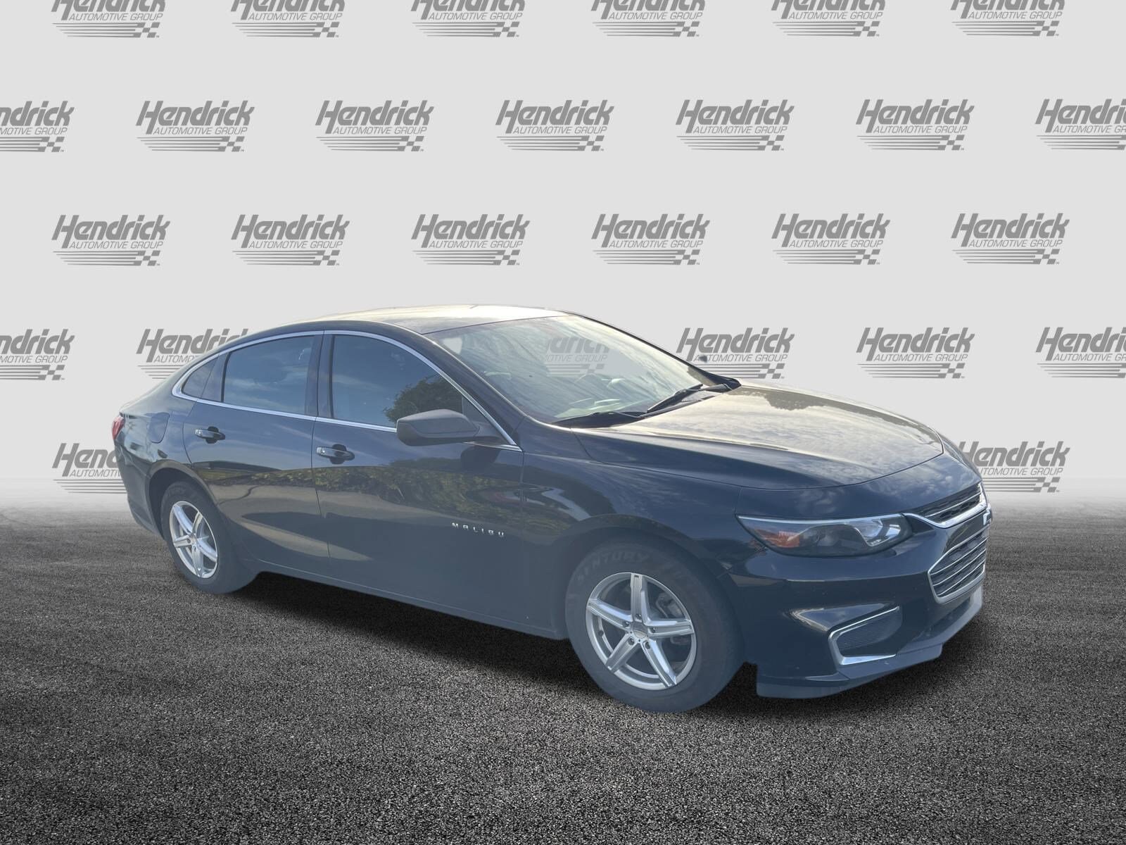 2018 Chevrolet Malibu LS photo 2