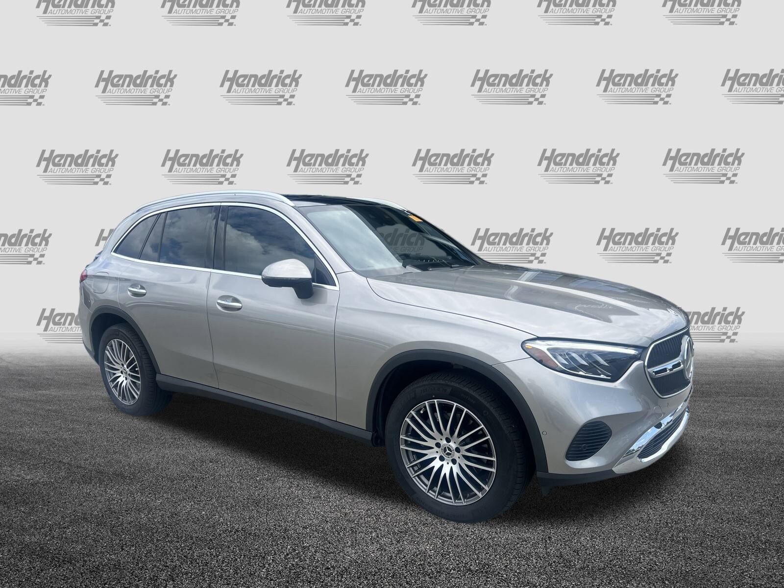 2024 Mercedes Benz GLC 300 photo 2