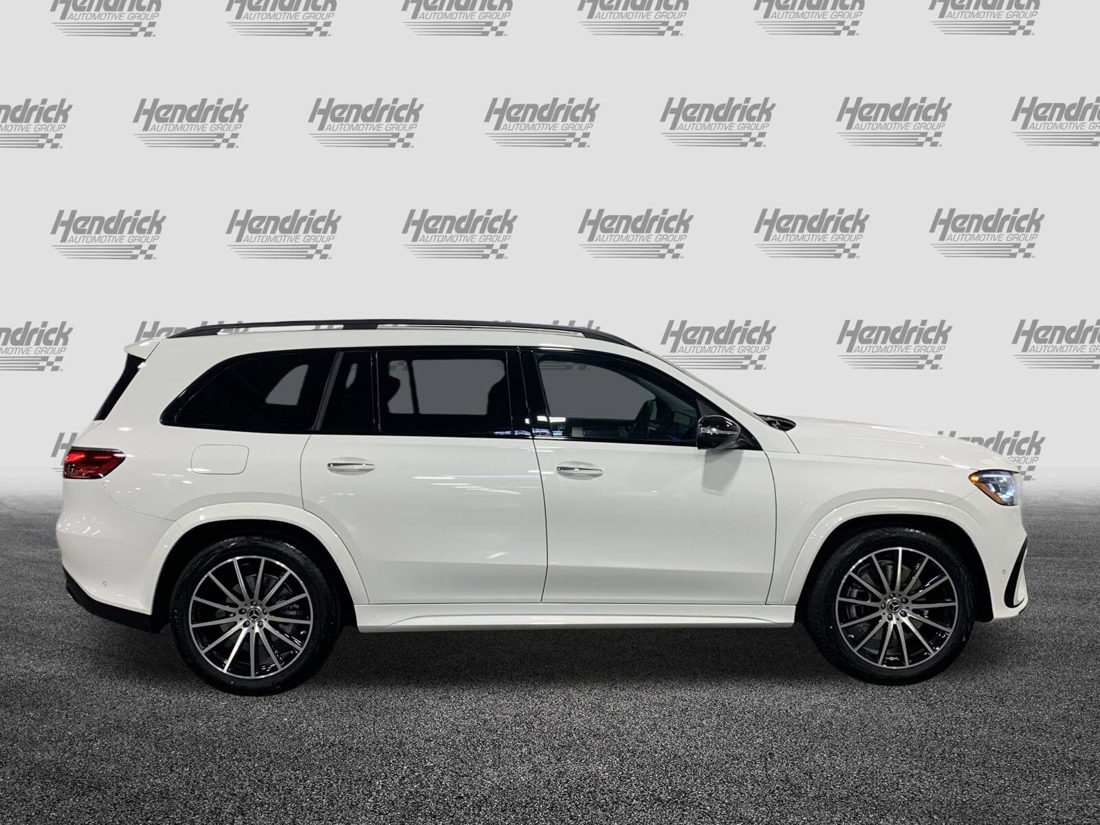 2026 Mercedes Benz GLS 450 4MATIC photo 3