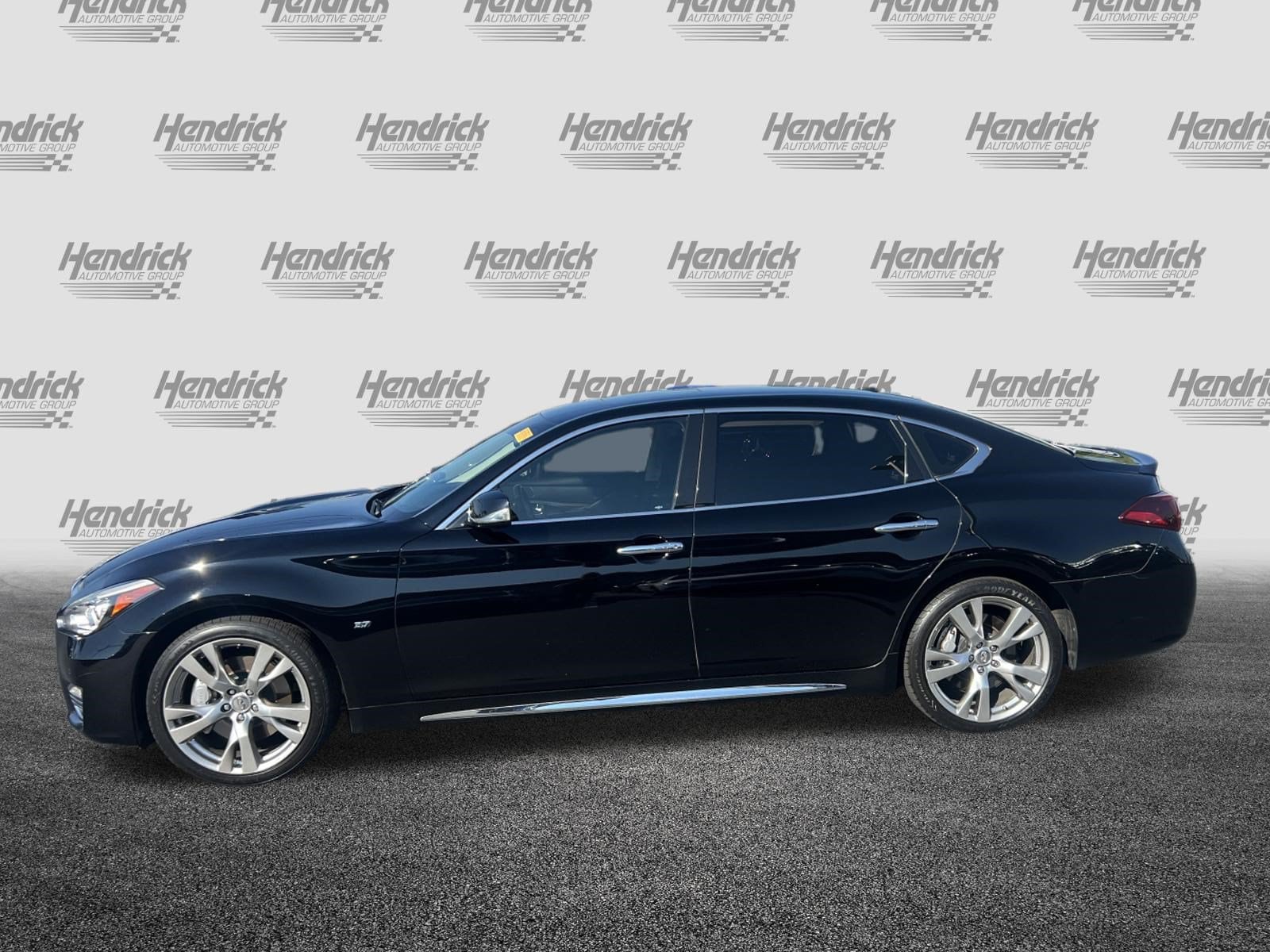 INFINITI Q70L 3.7