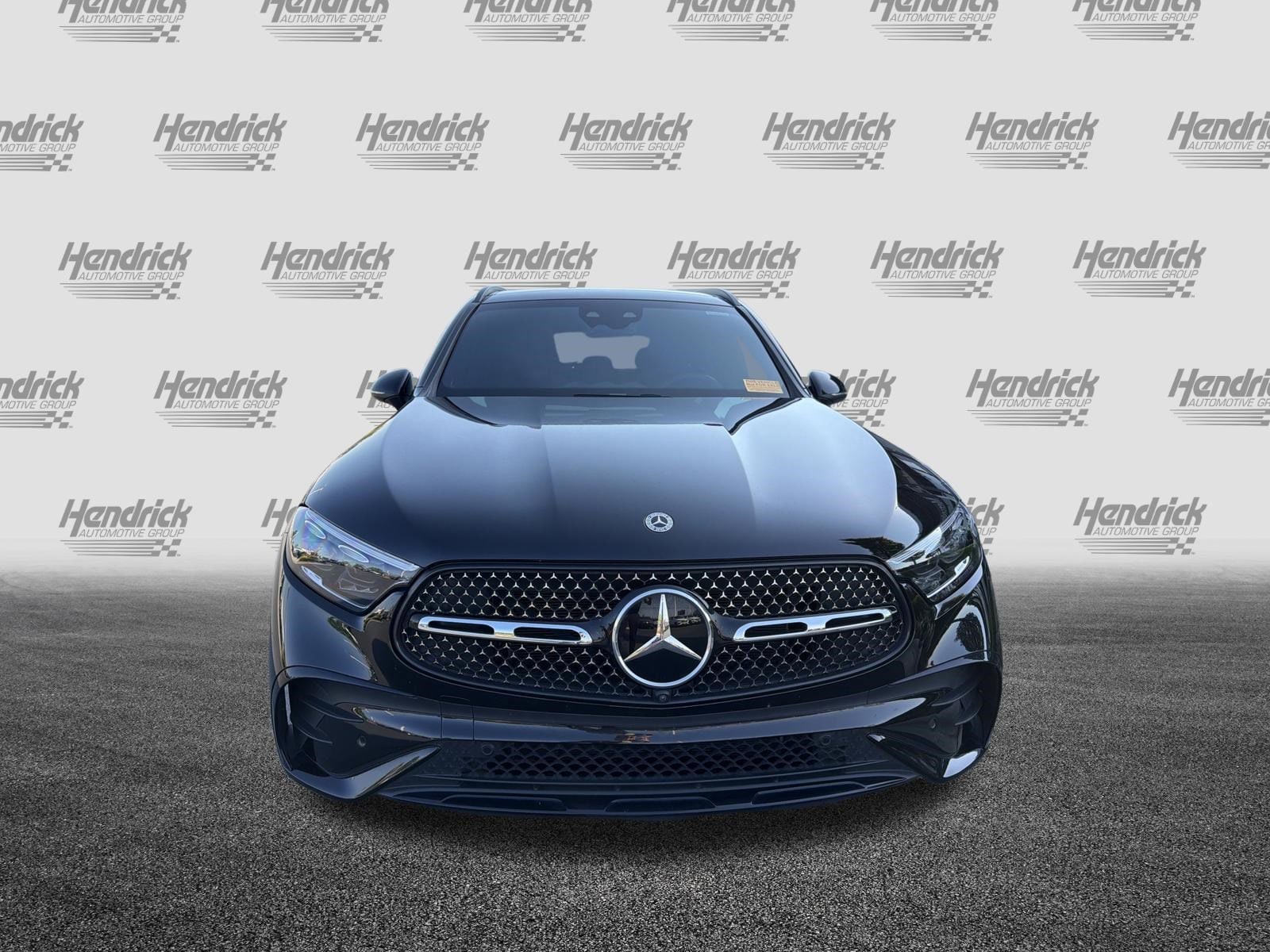 2024 Mercedes-Benz GLC 300 photo 2