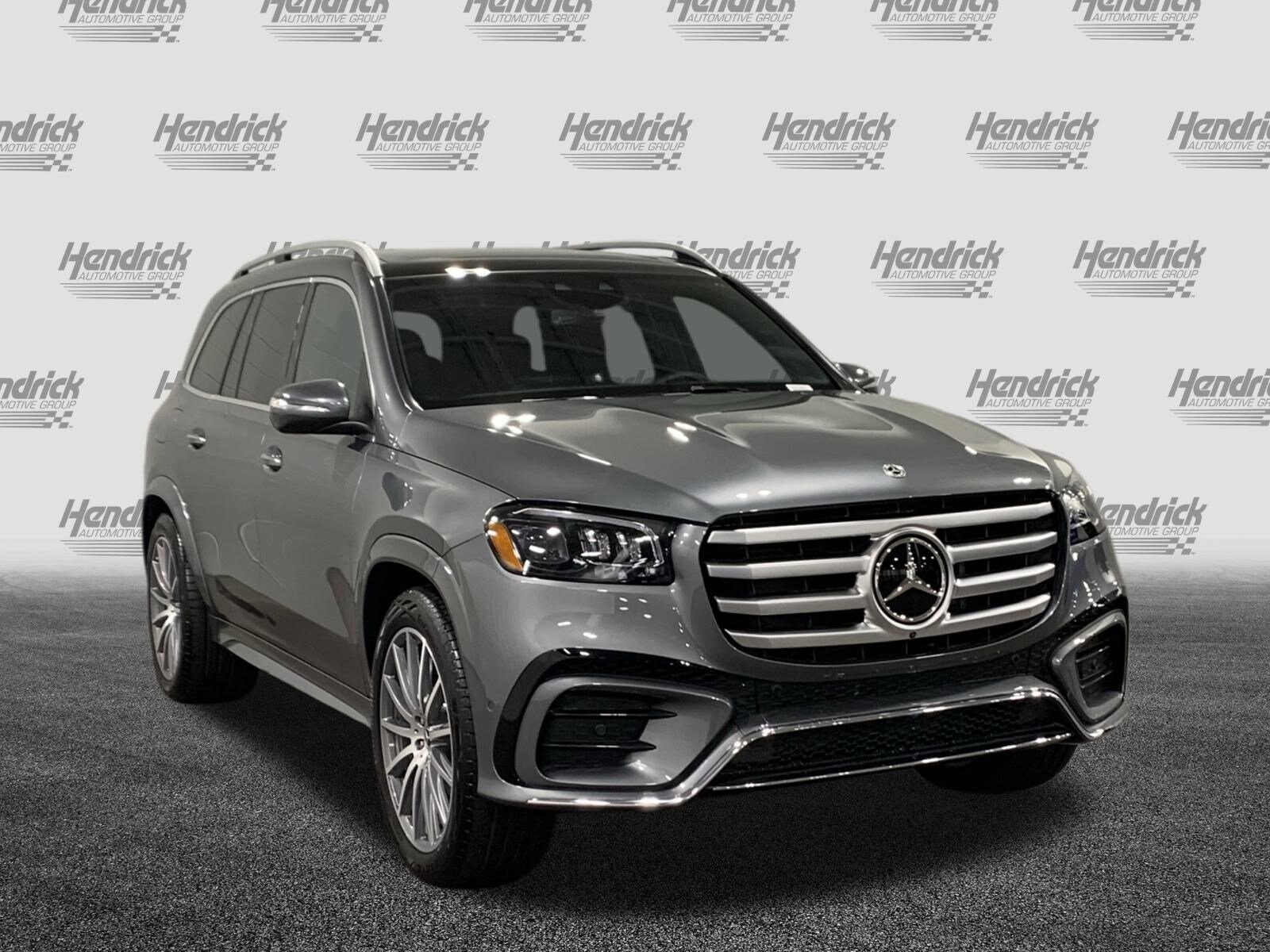 2025 Mercedes Benz GLS 450 4MATIC photo 2