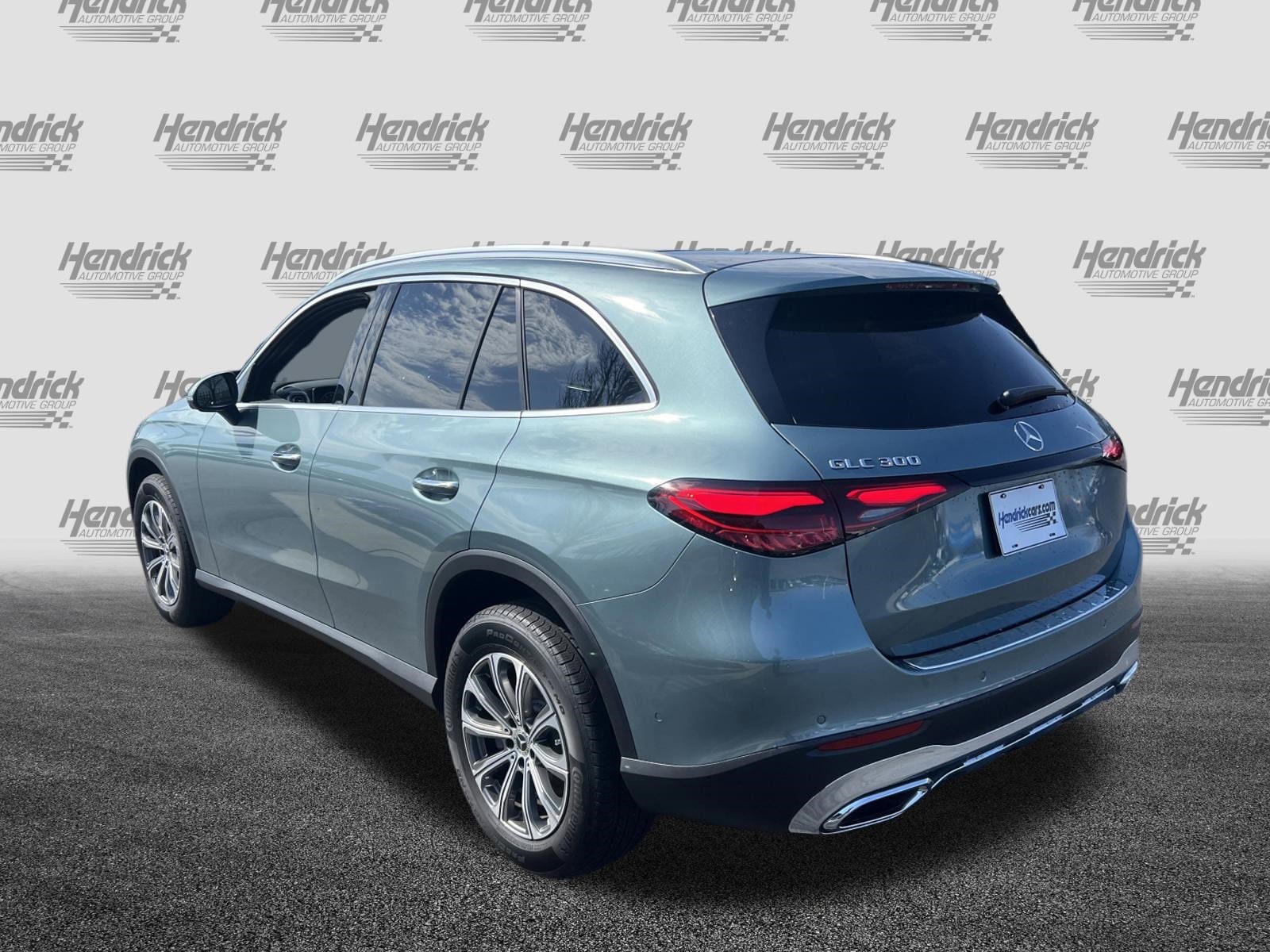 2025 Mercedes-Benz GLC 300 photo 3