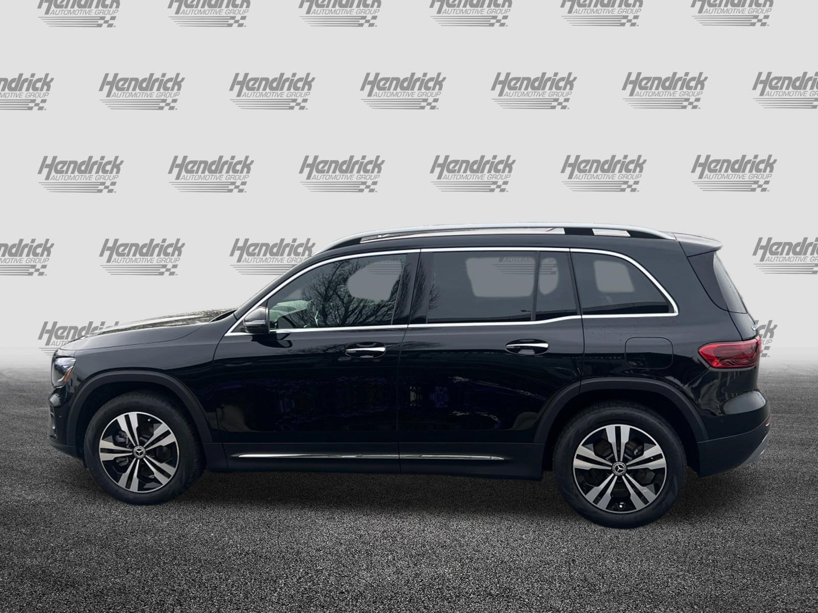 2025 Mercedes-Benz GLB 250 photo 6