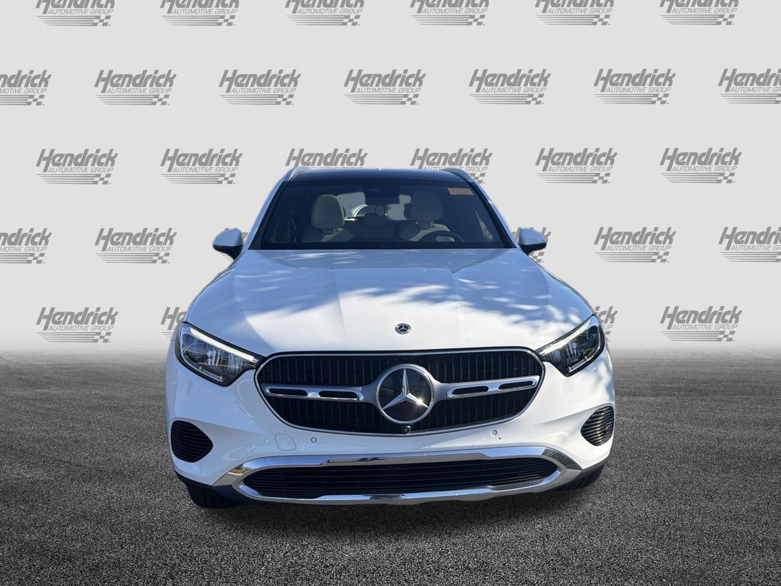 2023 Mercedes-Benz GLC 300 photo 2