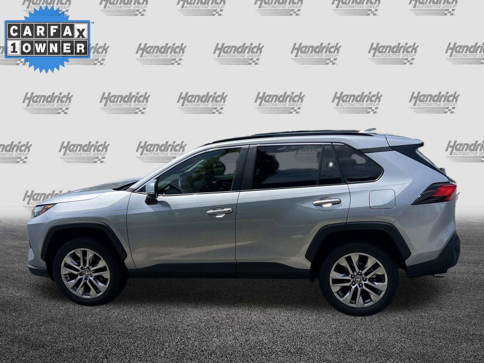 2023 Toyota RAV4 XLE Premium photo 5