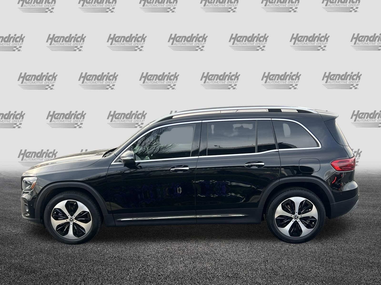 2025 Mercedes-Benz GLB 250 photo 5
