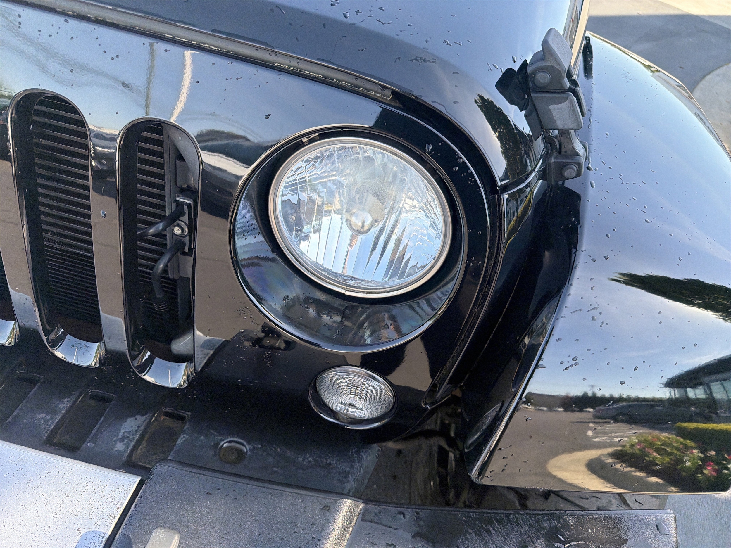 2014 Jeep Wrangler Unlimited Sahara photo 5