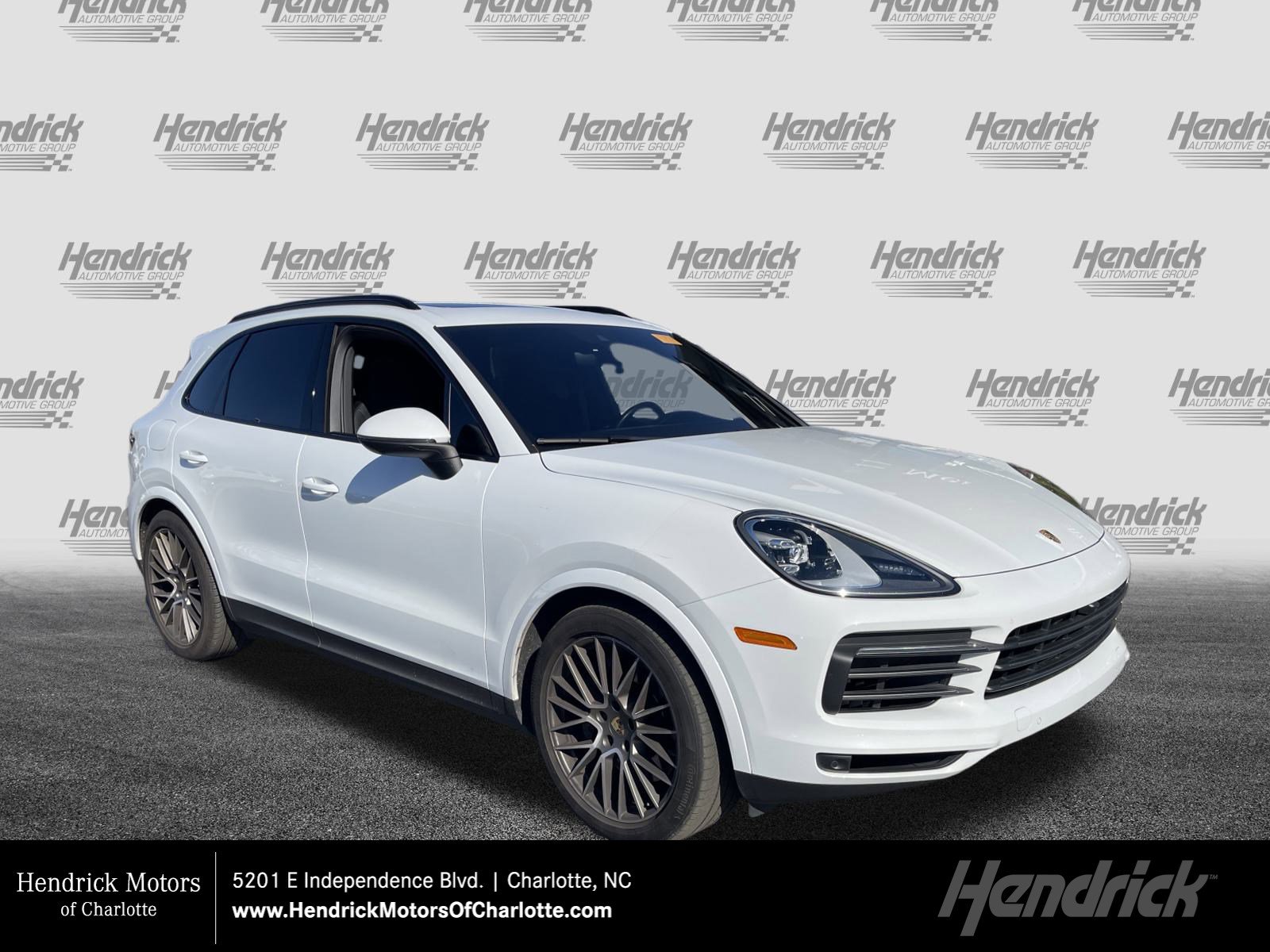 2023 Porsche Cayenne Platinum Edition's photo