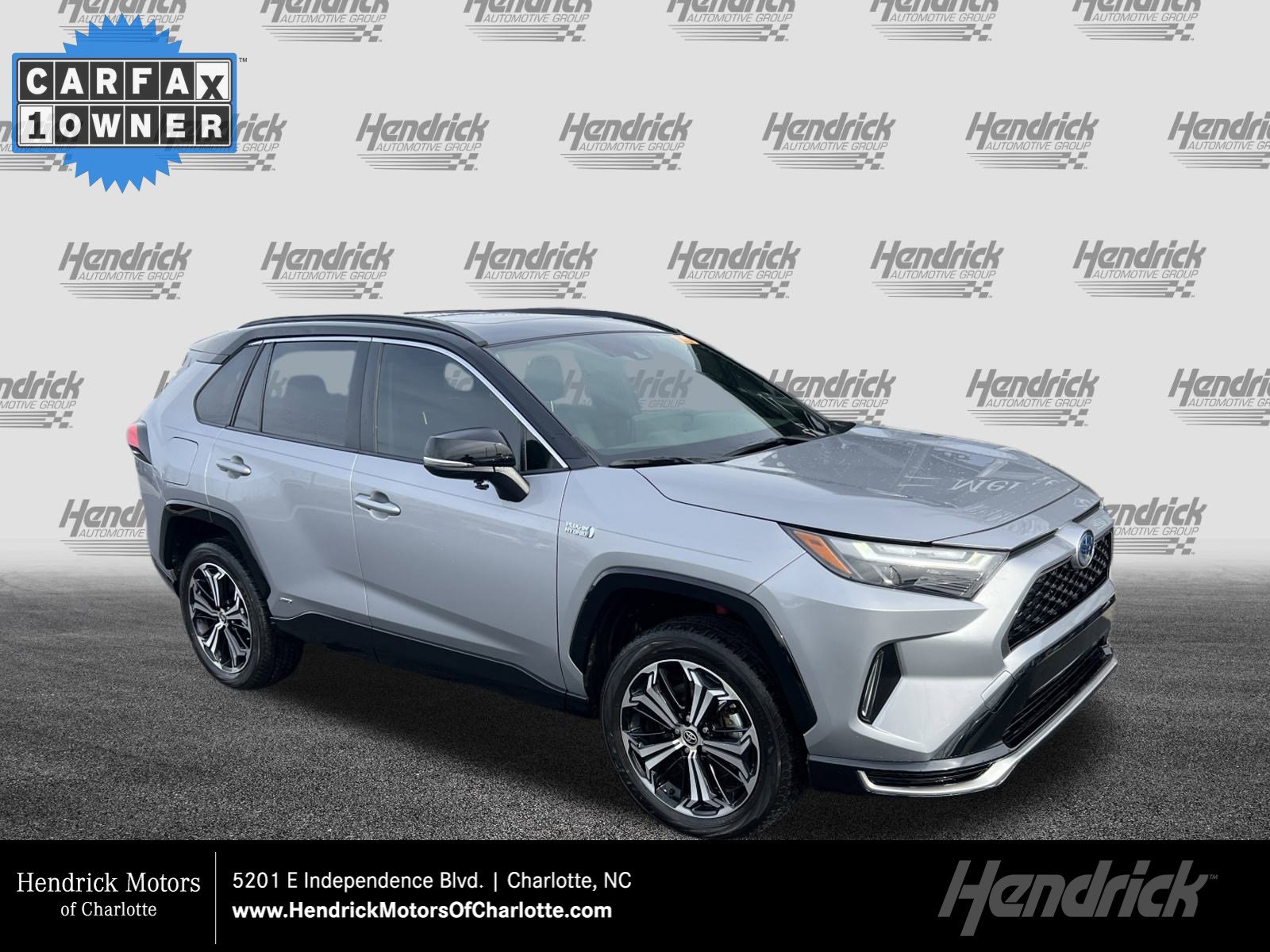 2024 Toyota RAV4 XSE's photo