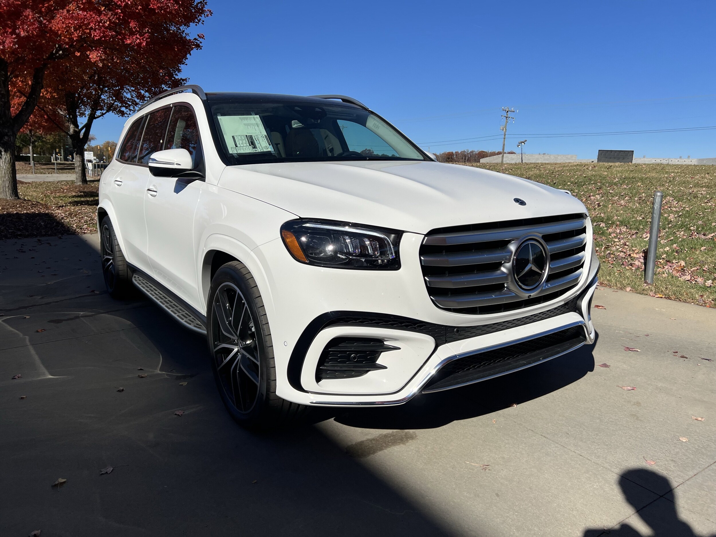 2026 Mercedes Benz GLS 450 4MATIC photo 2