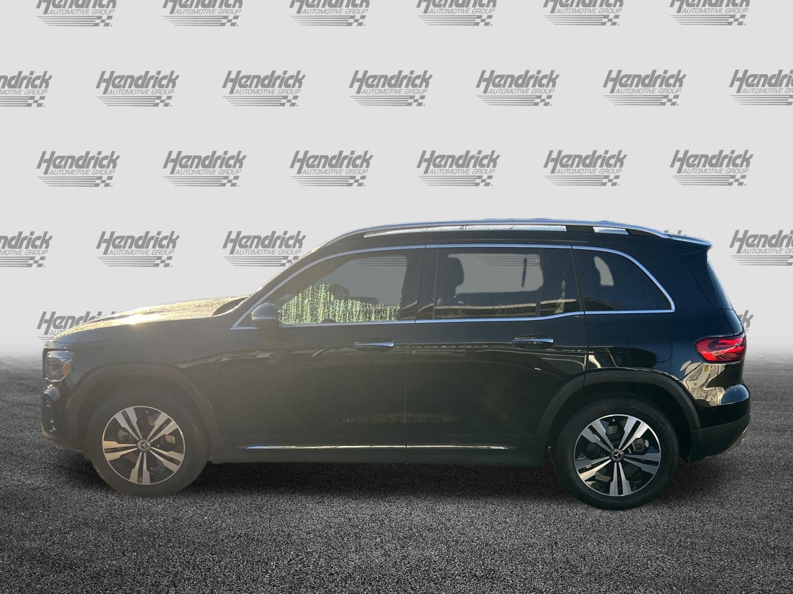 2025 Mercedes-Benz GLB 250 photo 6