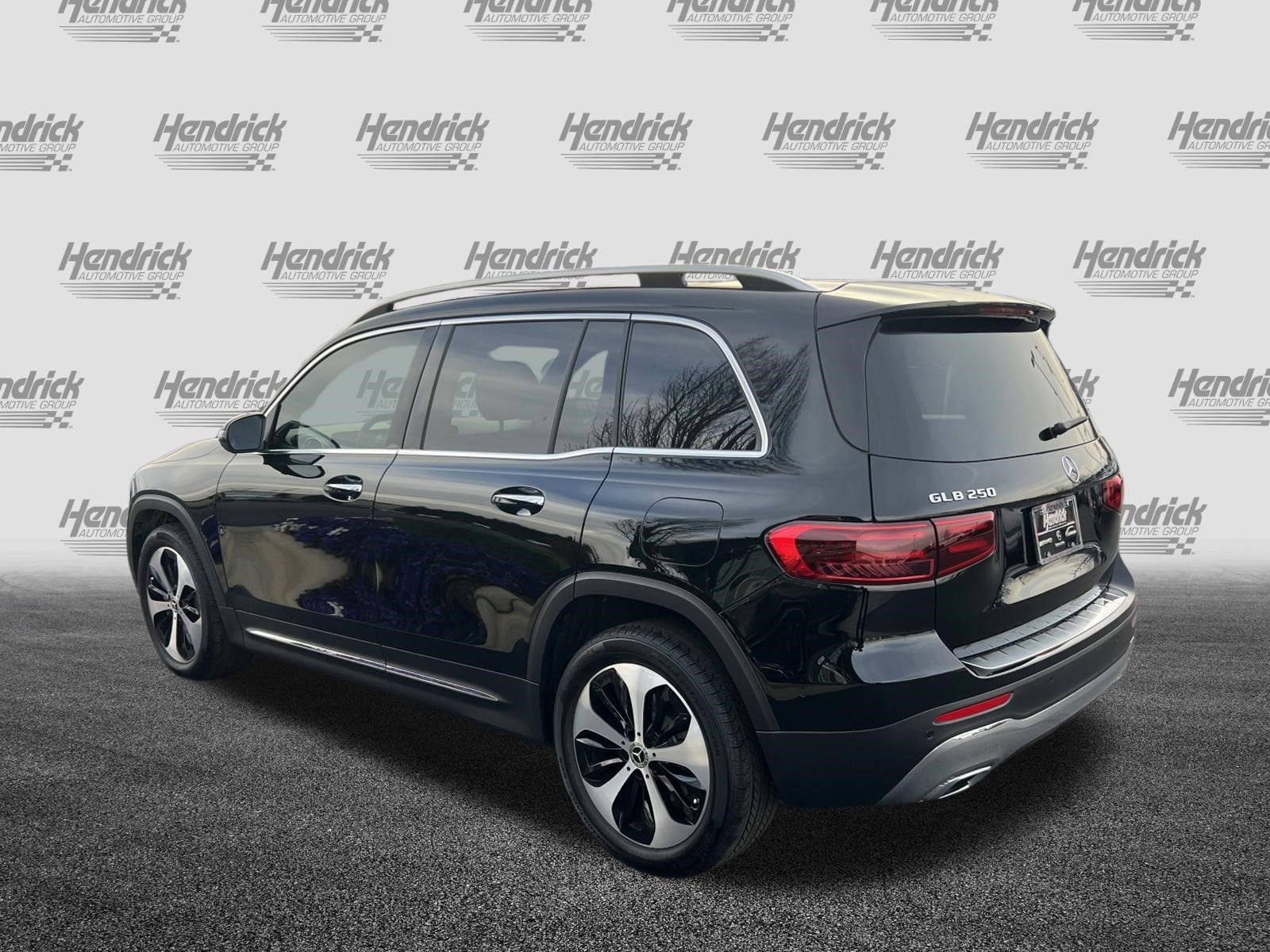 2025 Mercedes-Benz GLB 250 photo 6