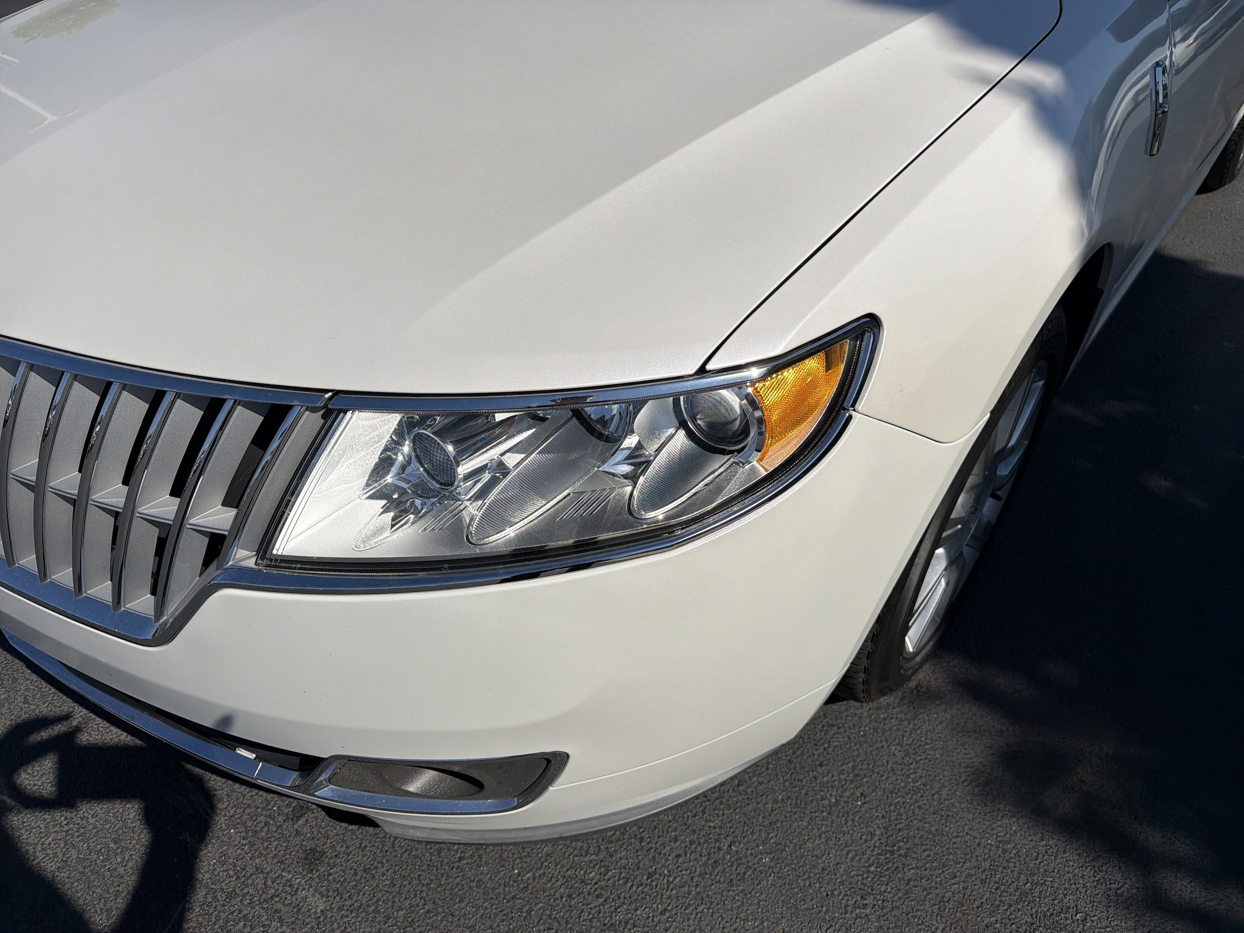 2012 Lincoln MKZ 4dr Sdn FWD photo 4