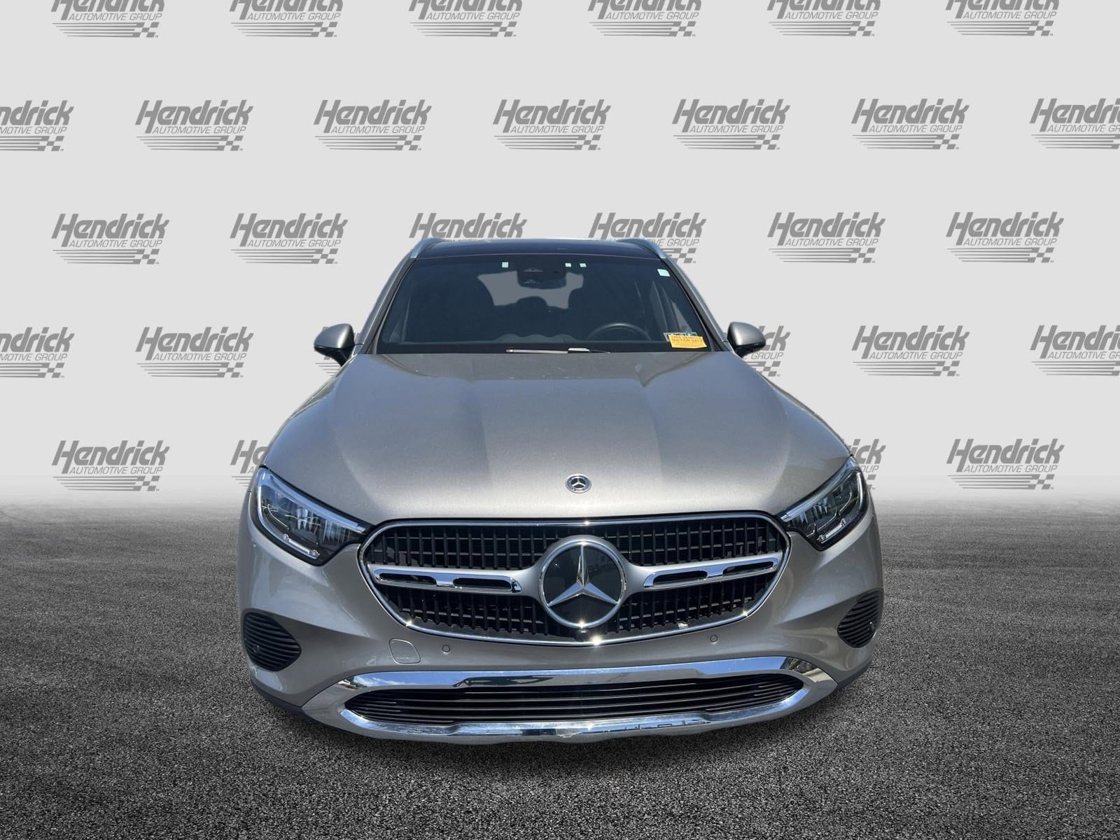 2024 Mercedes-Benz GLC 300 photo 2