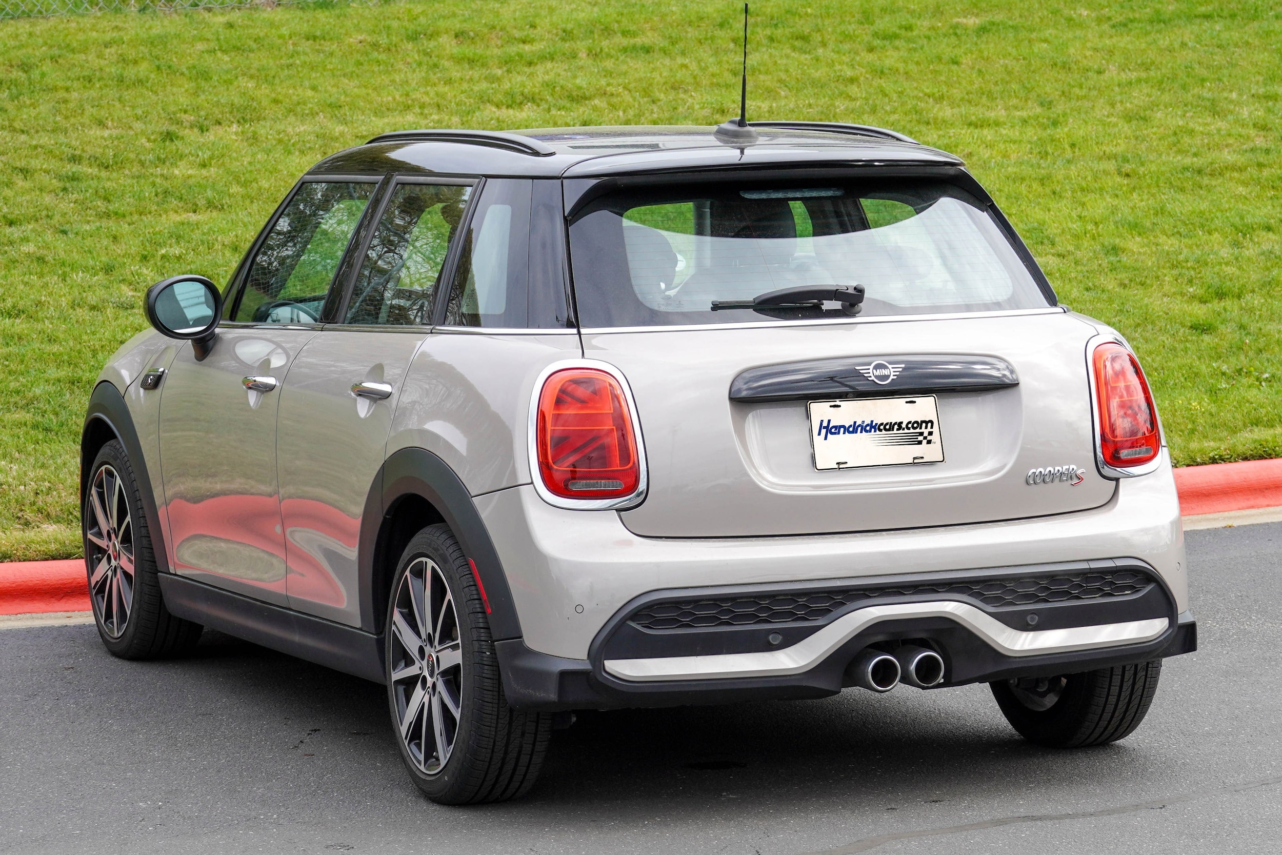 2024 MINI Hardtop 4 Door Cooper S photo 5