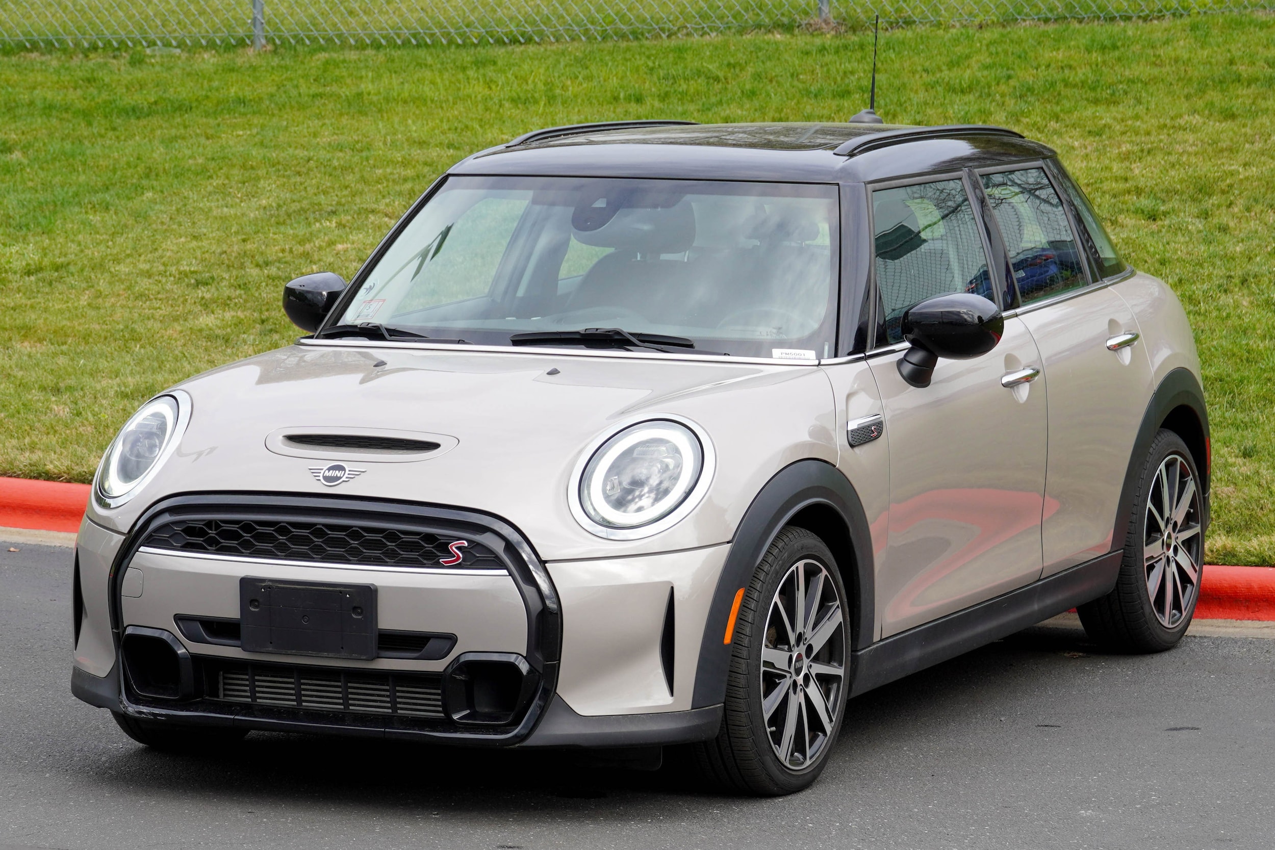 2024 MINI Hardtop 4 Door Cooper S photo 4