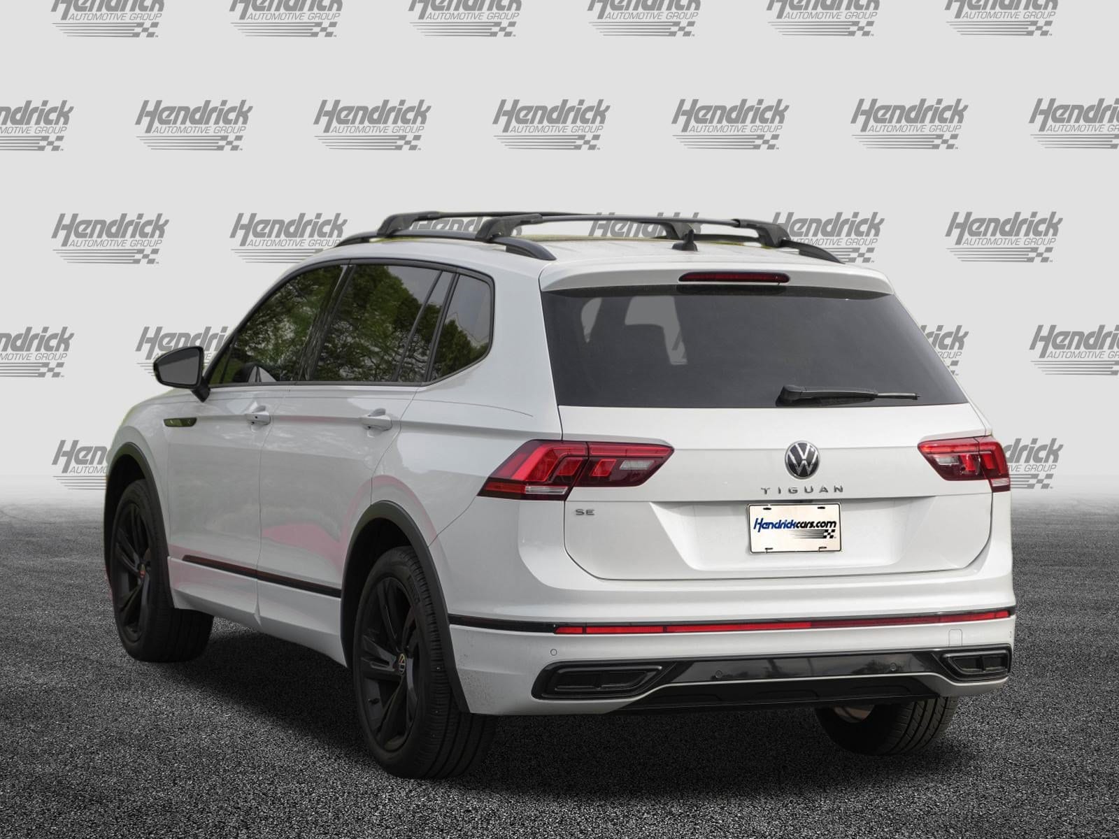 2023 Volkswagen Tiguan 2.0T SE R-Line Black photo 6