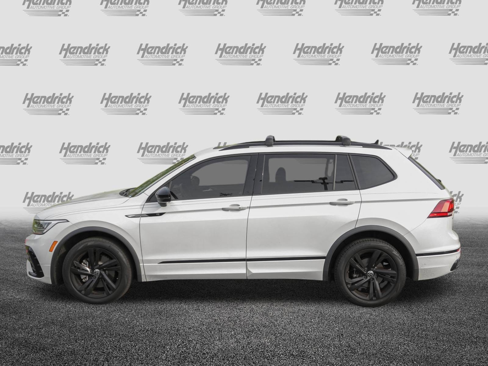 2023 Volkswagen Tiguan 2.0T SE R-Line Black photo 5